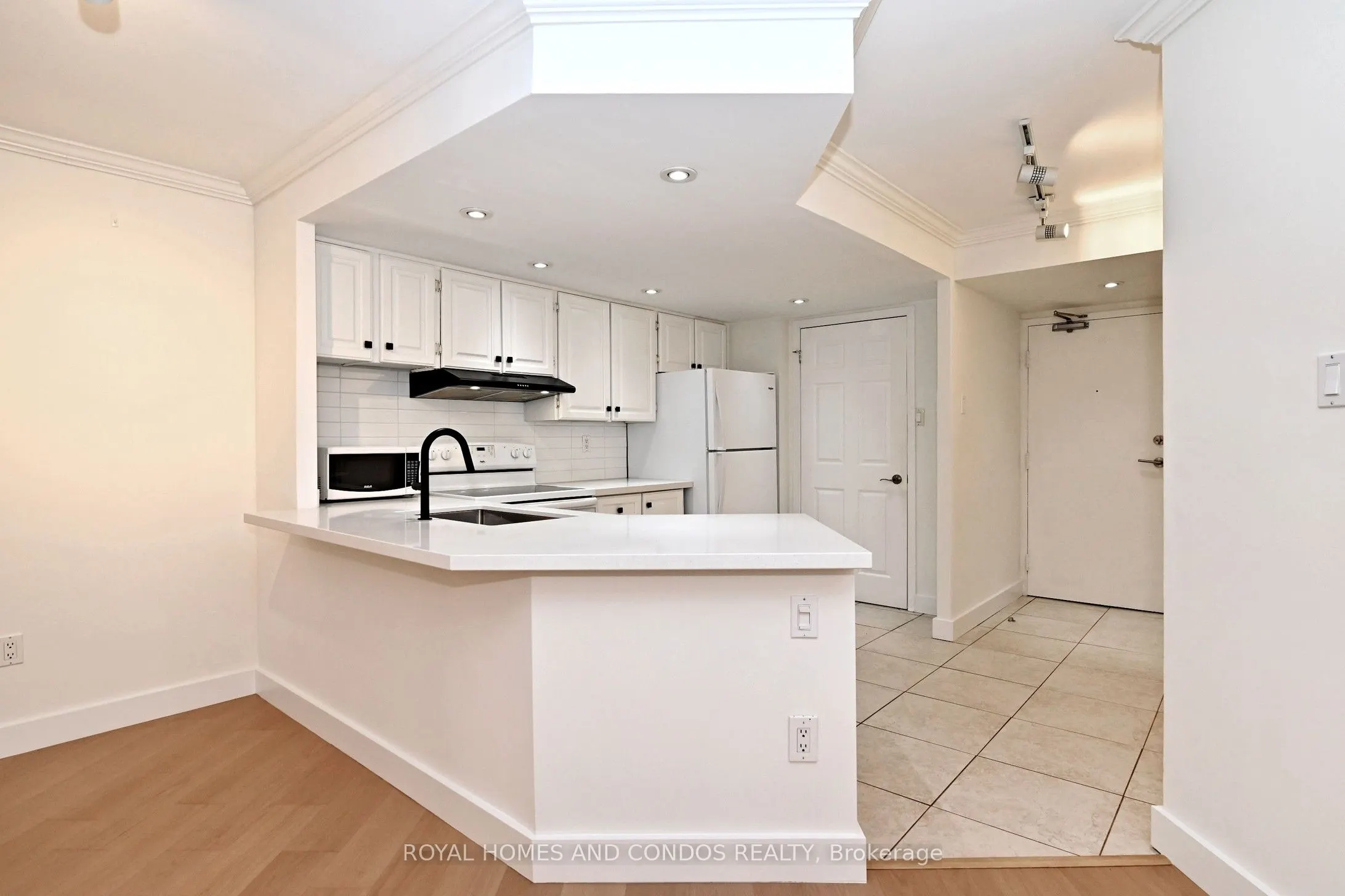 77 Maitland Place, #220