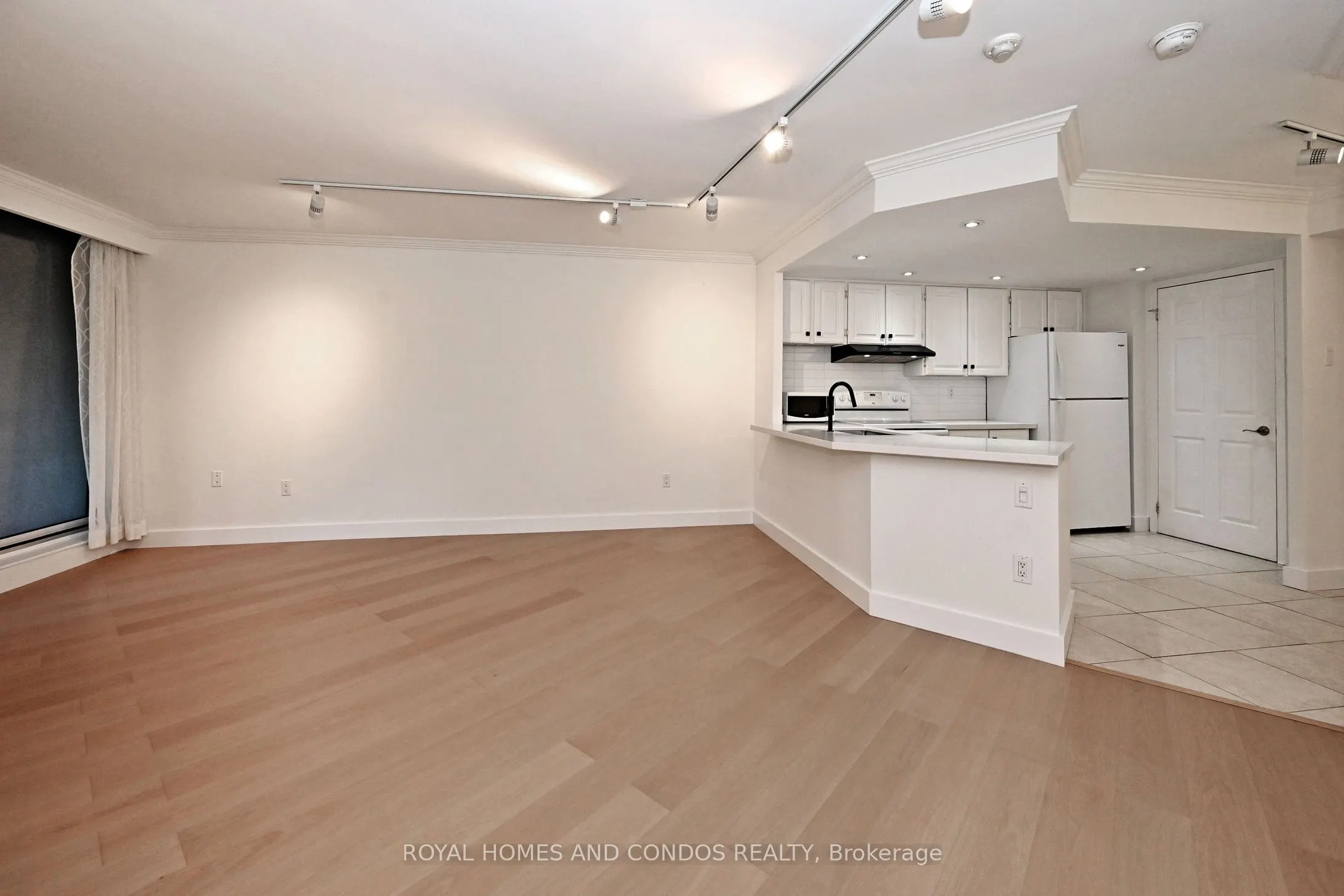77 Maitland Place, #220