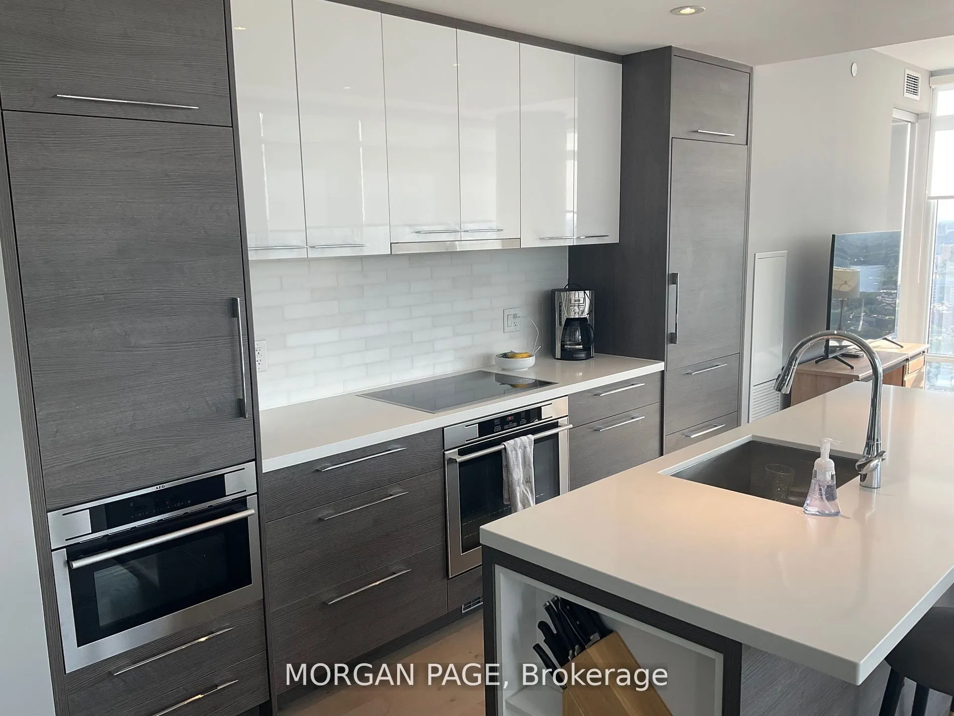 488 University Avenue, #2216