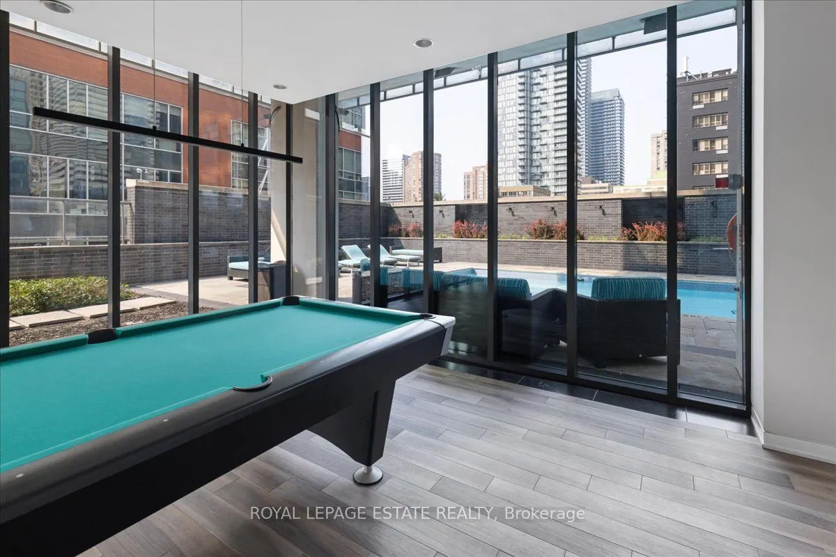 33 Charles Street E, #811