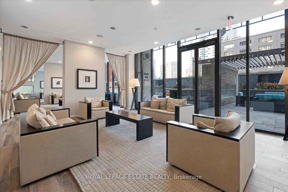 33 Charles Street E, #811
