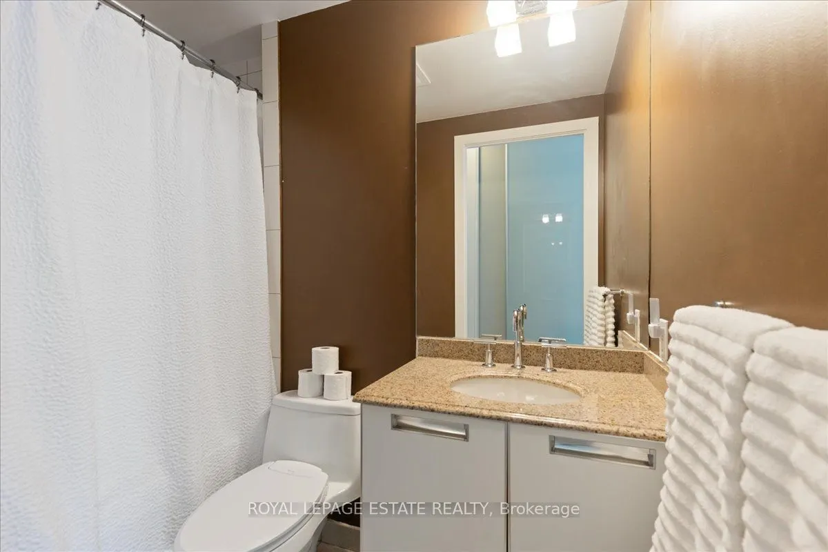 33 Charles Street E, #811