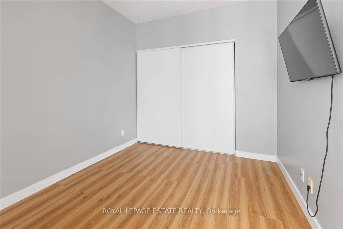33 Charles Street E, #811