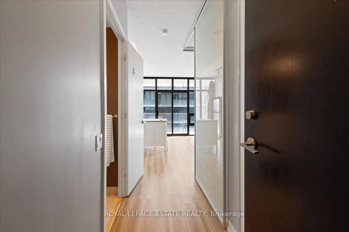 33 Charles Street E, #811