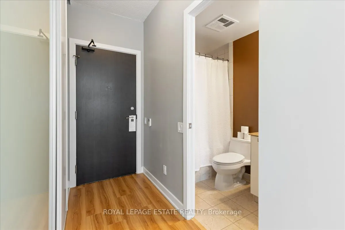 33 Charles Street E, #811