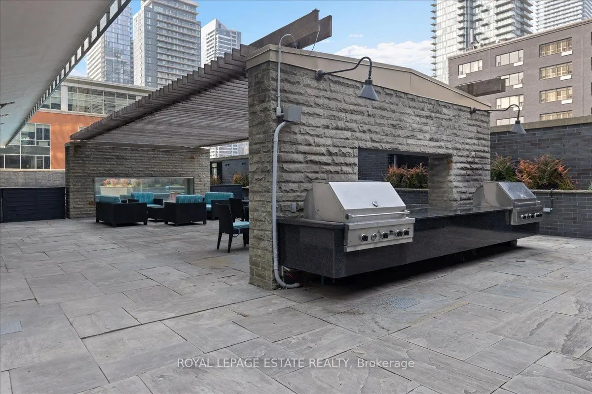 33 Charles Street E, #811