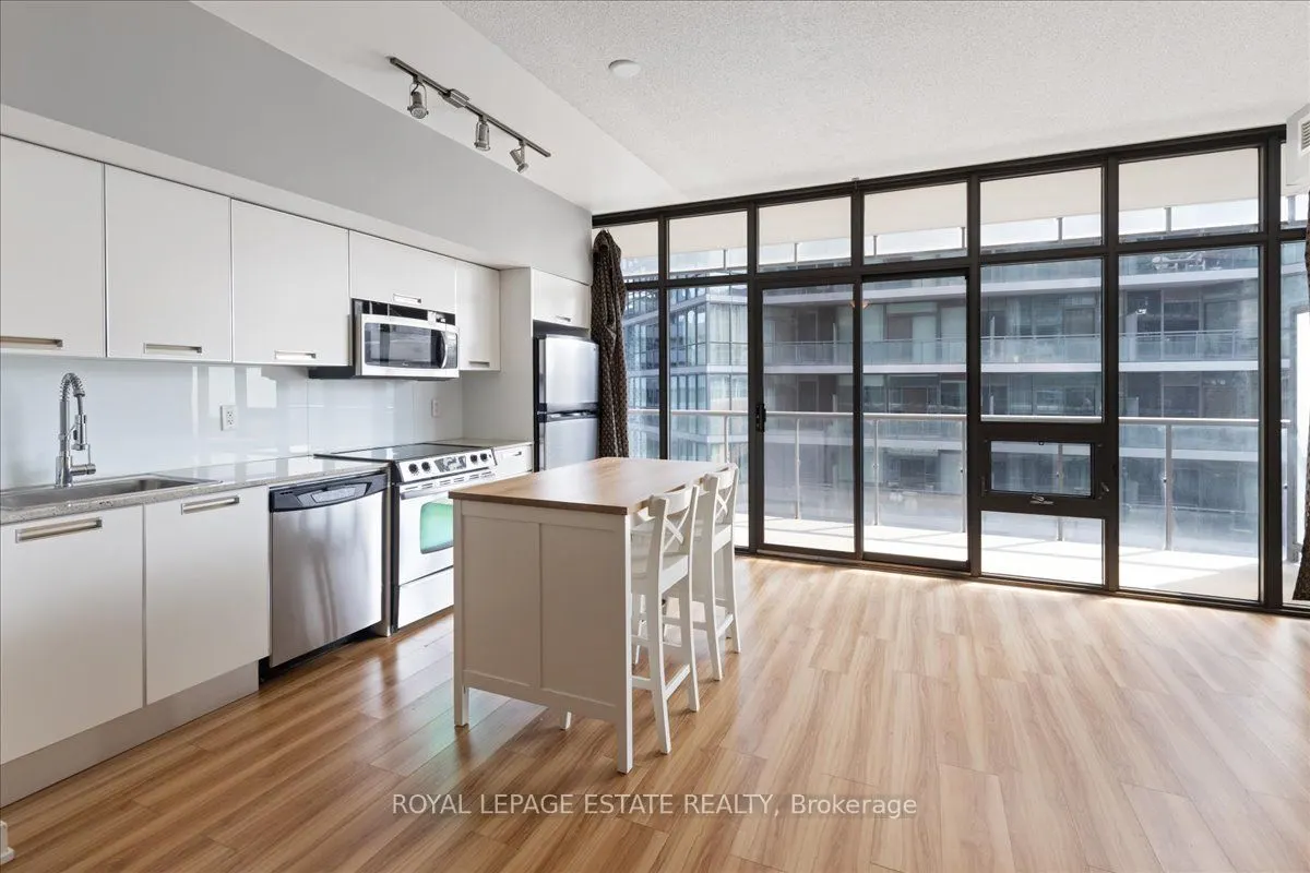 33 Charles Street E, #811