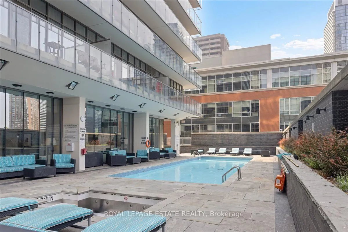 33 Charles Street E, #811