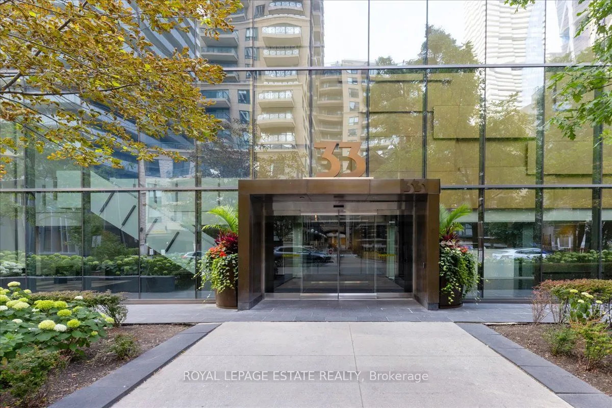 33 Charles Street E, #811