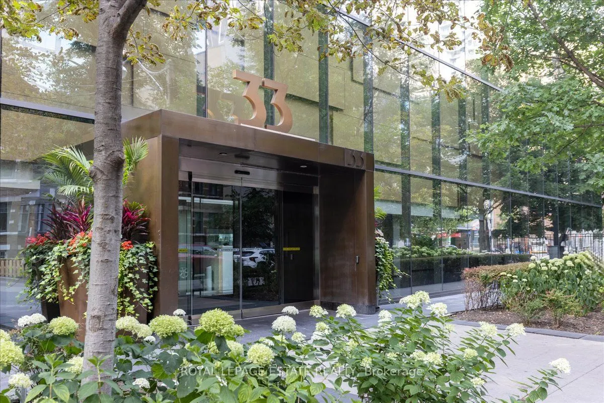 33 Charles Street E, #811
