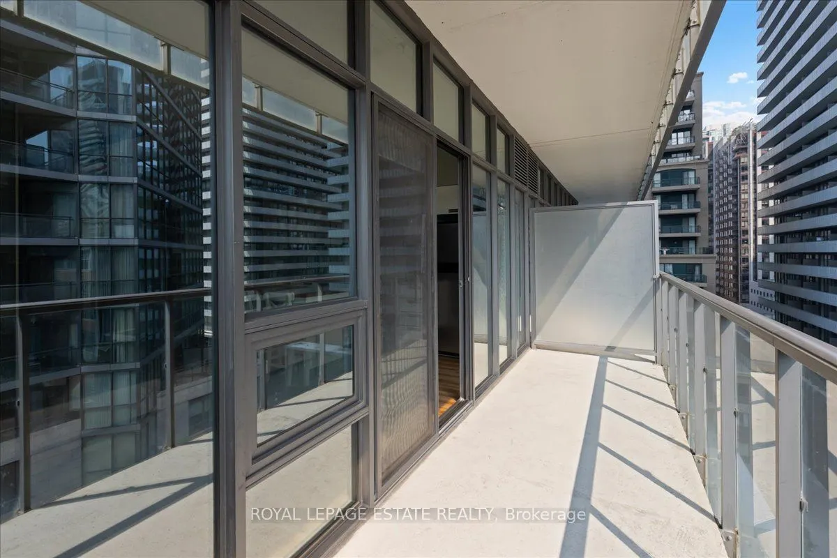 33 Charles Street E, #811