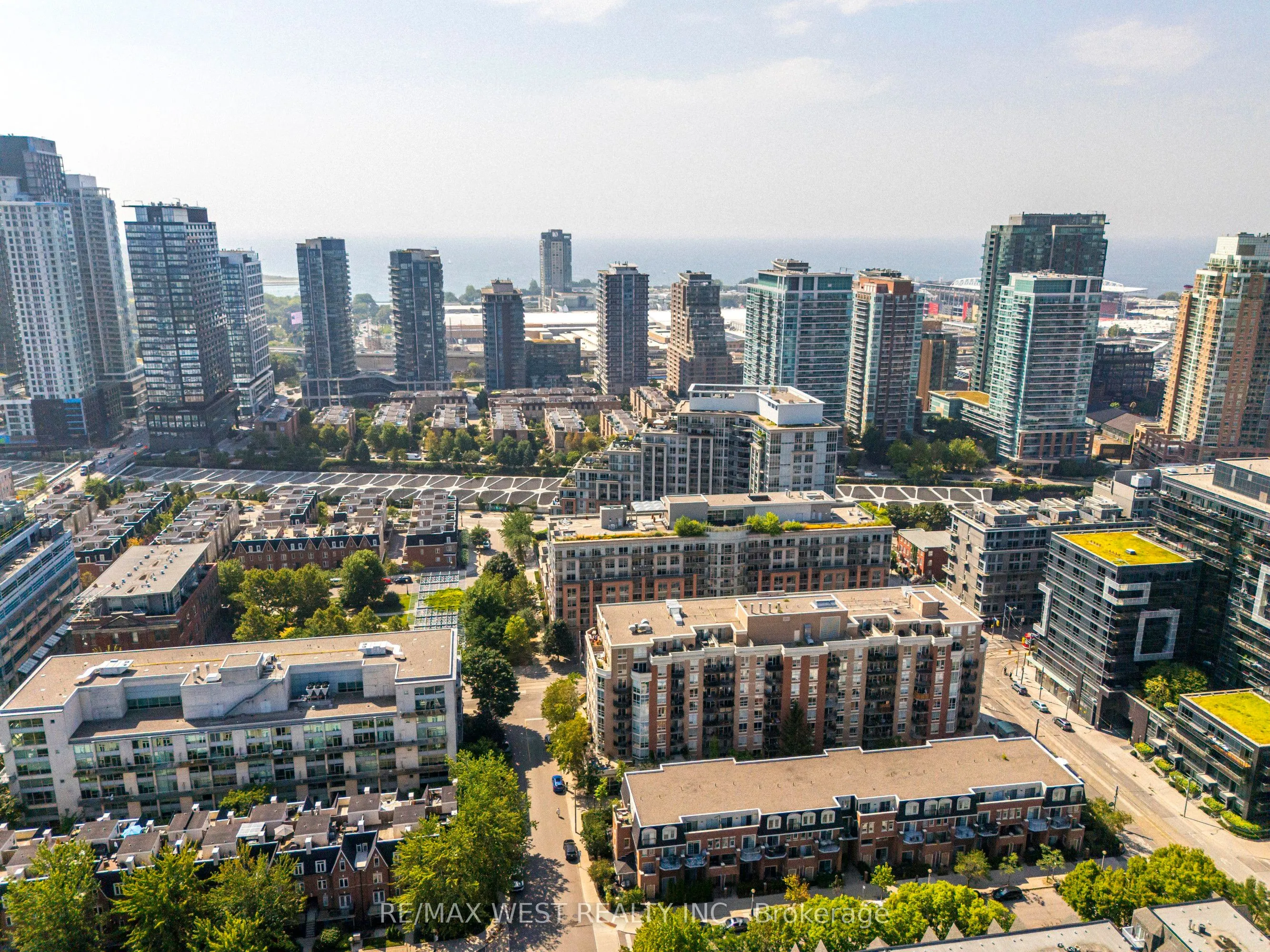 1000 King Street W, #209