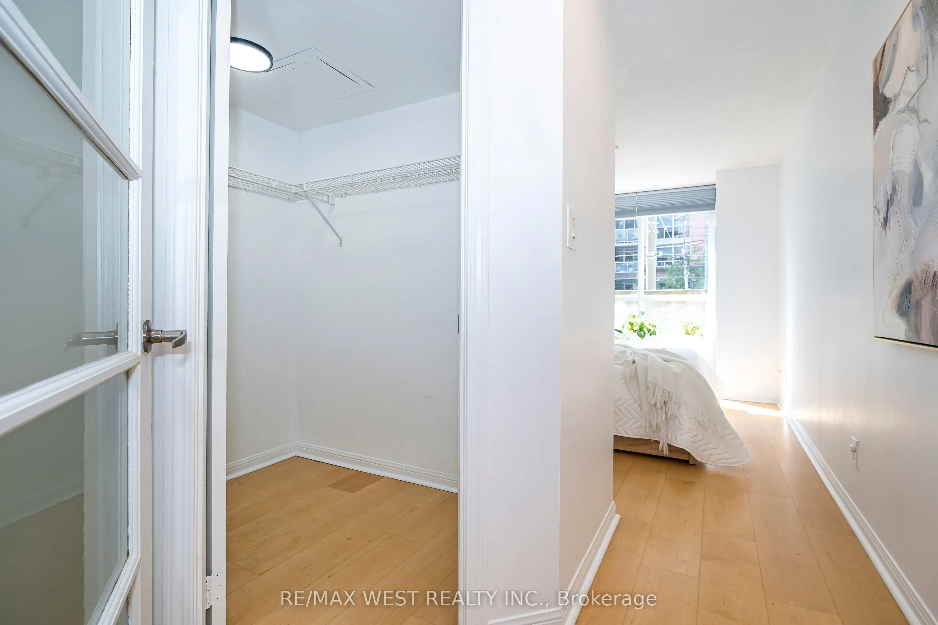1000 King Street W, #209