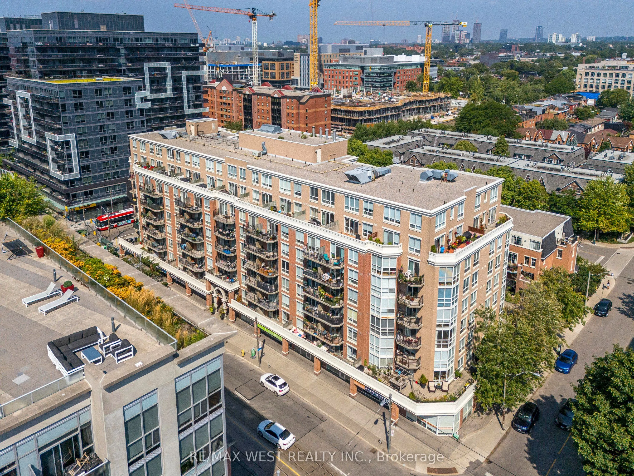 1000 King Street W, #209