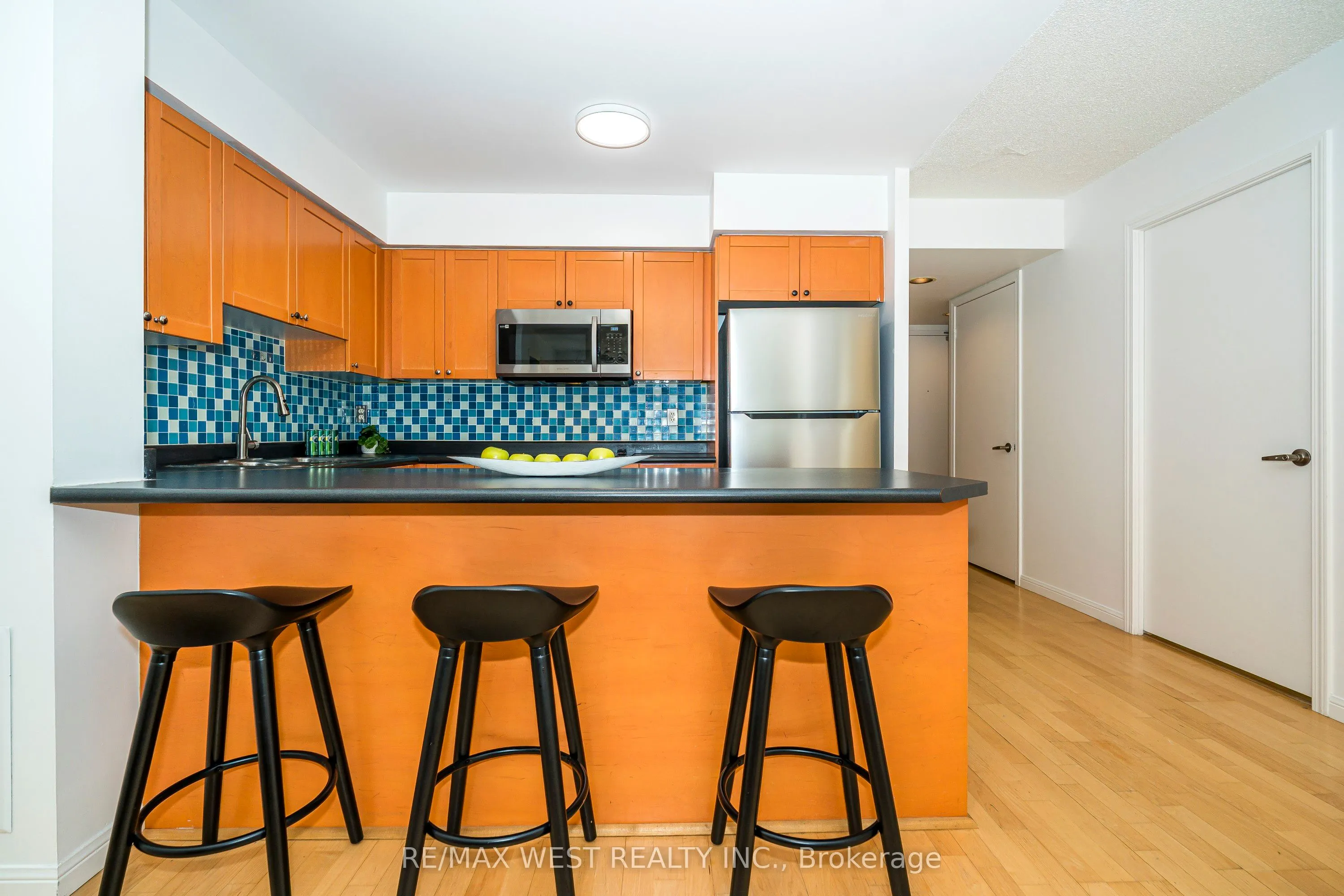 1000 King Street W, #209