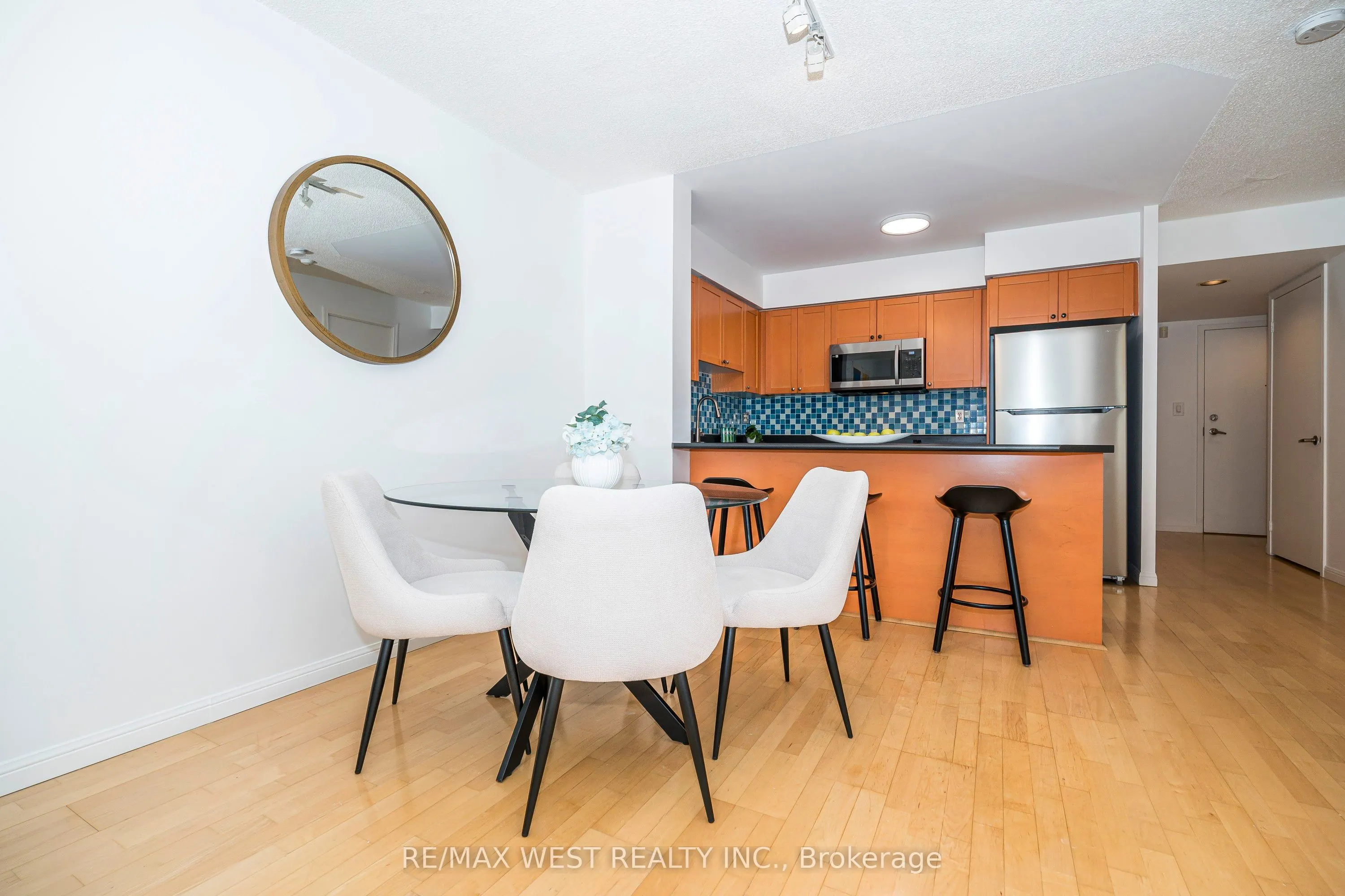 1000 King Street W, #209