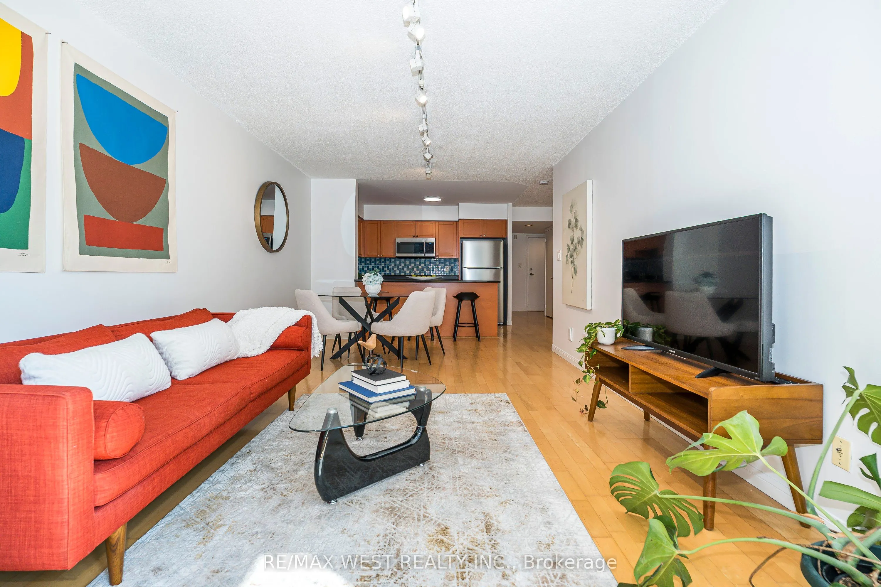 1000 King Street W, #209