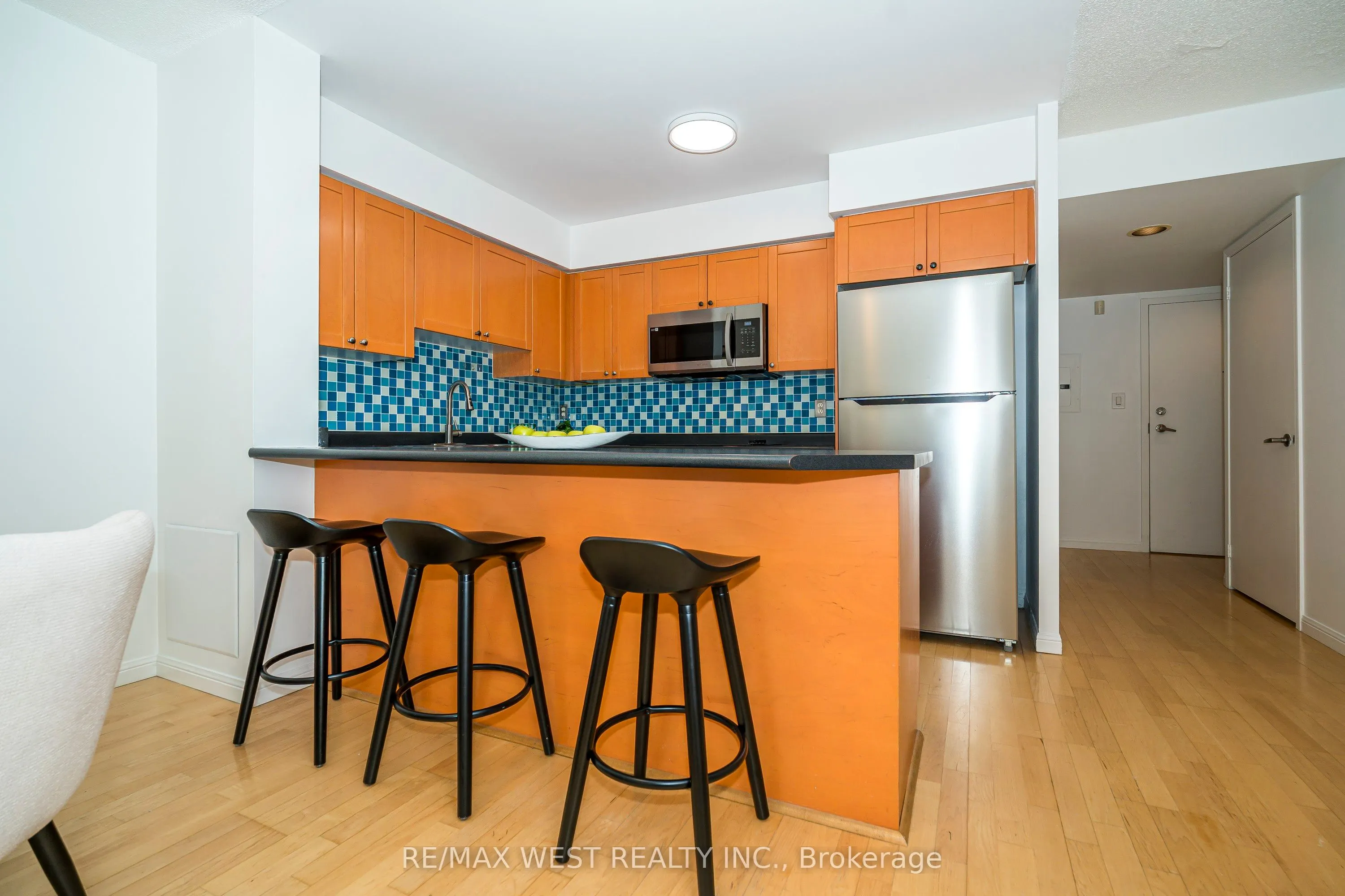 1000 King Street W, #209