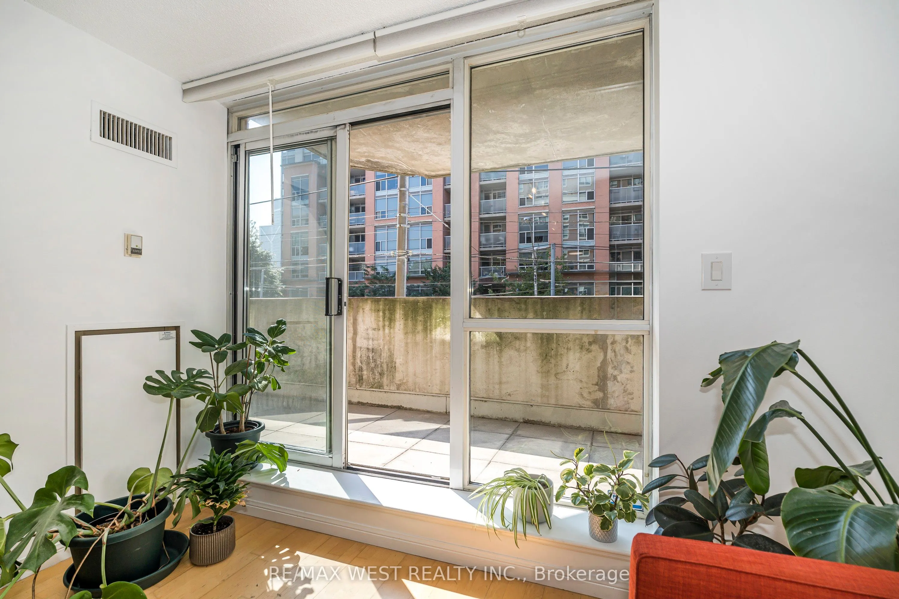 1000 King Street W, #209