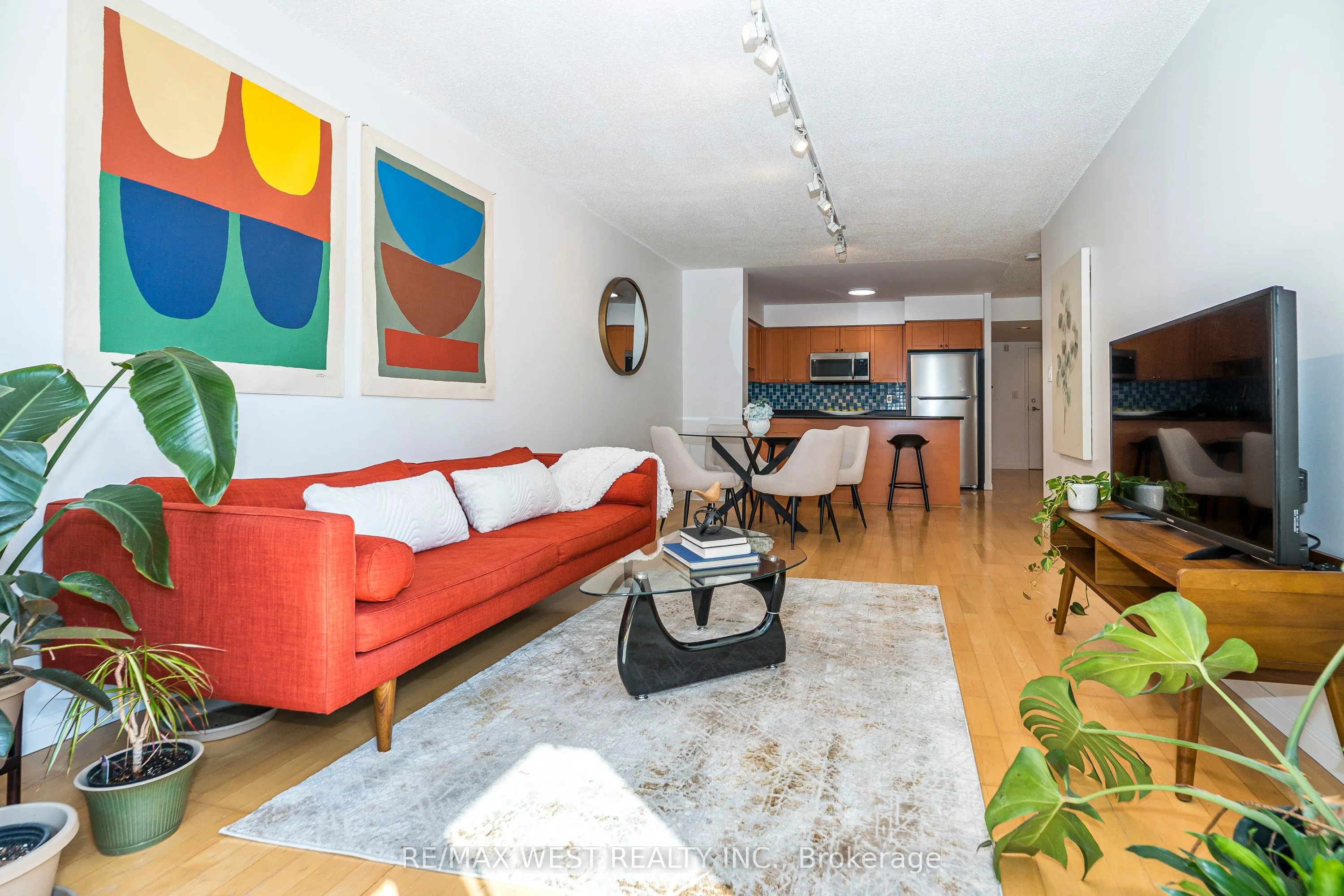 1000 King Street W, #209