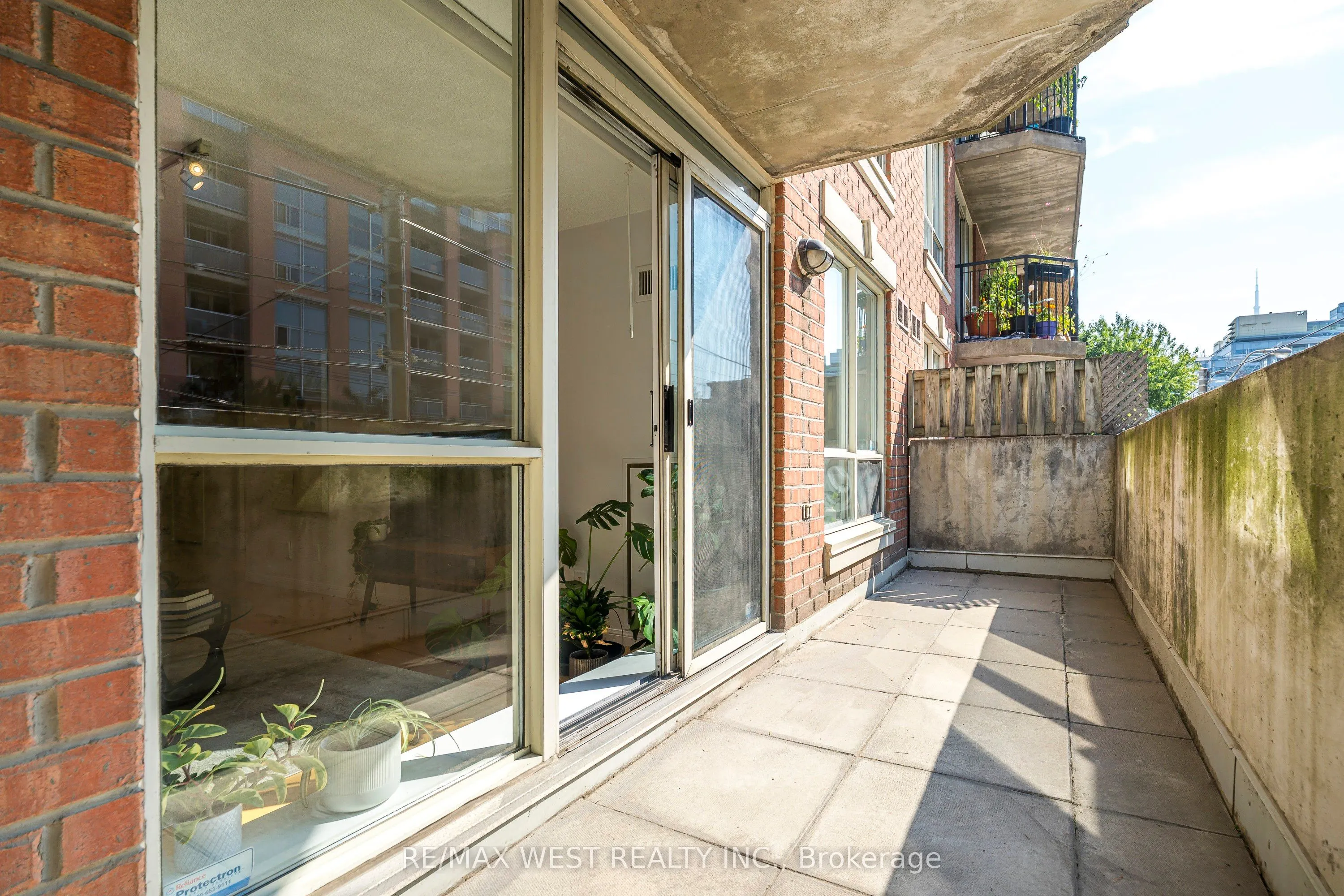 1000 King Street W, #209