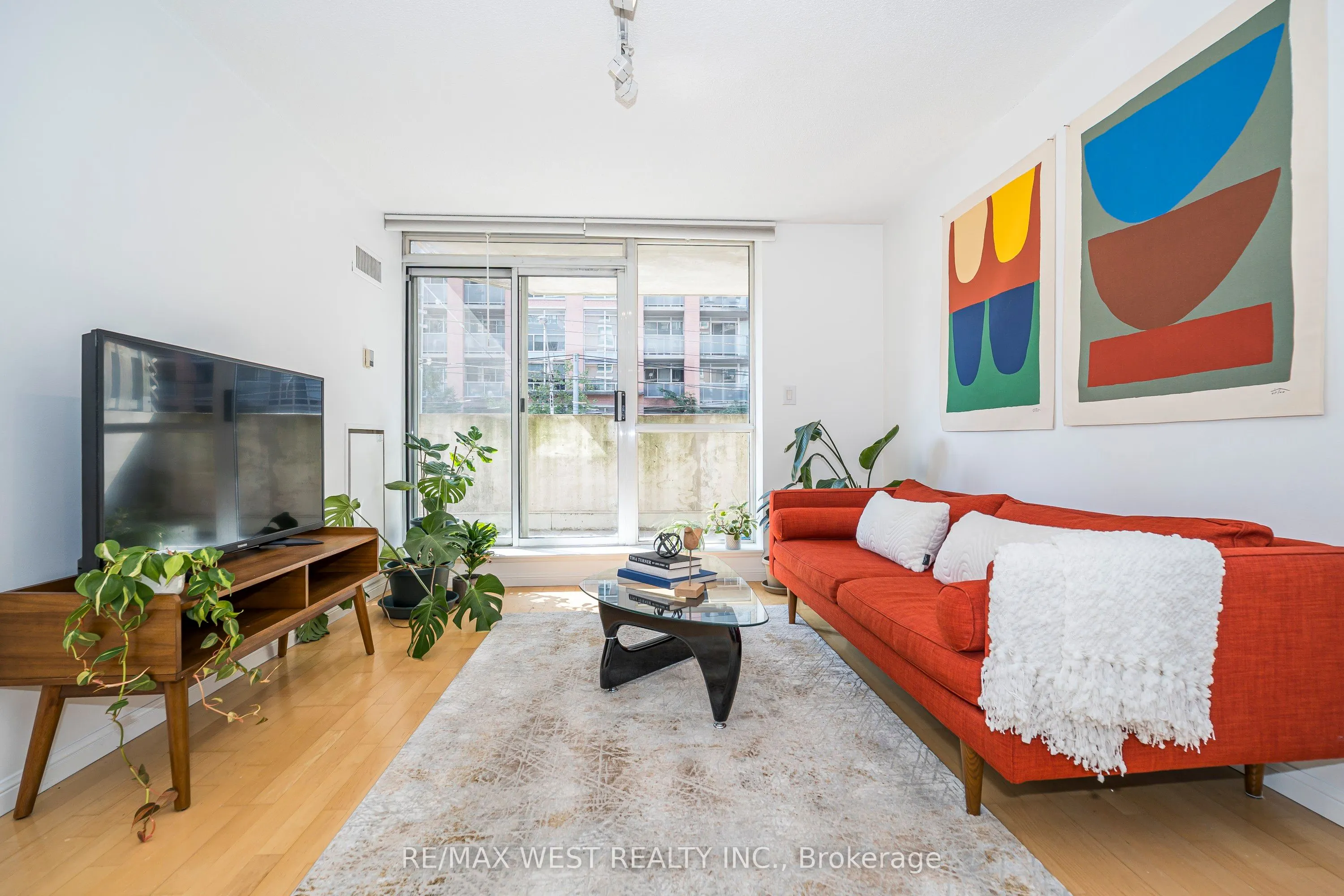 1000 King Street W, #209