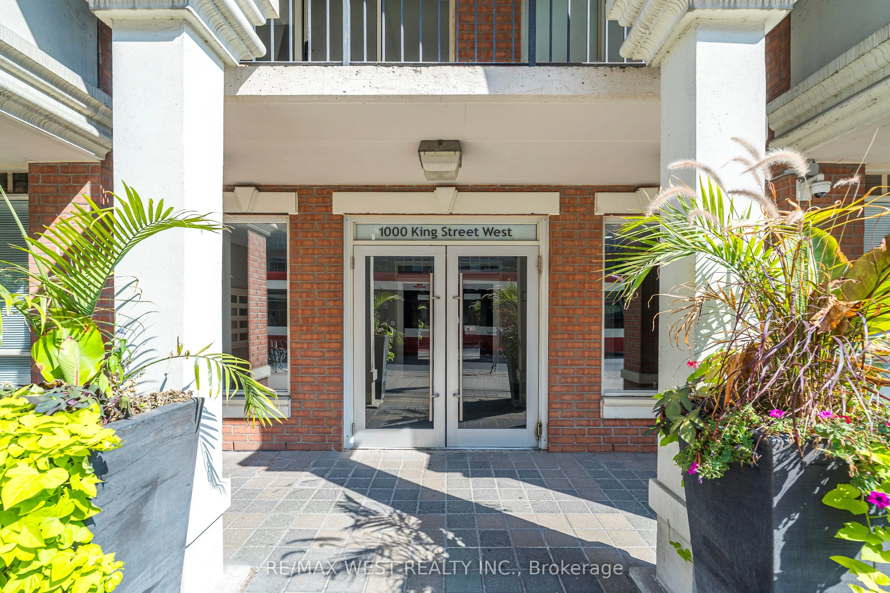 1000 King Street W, #209