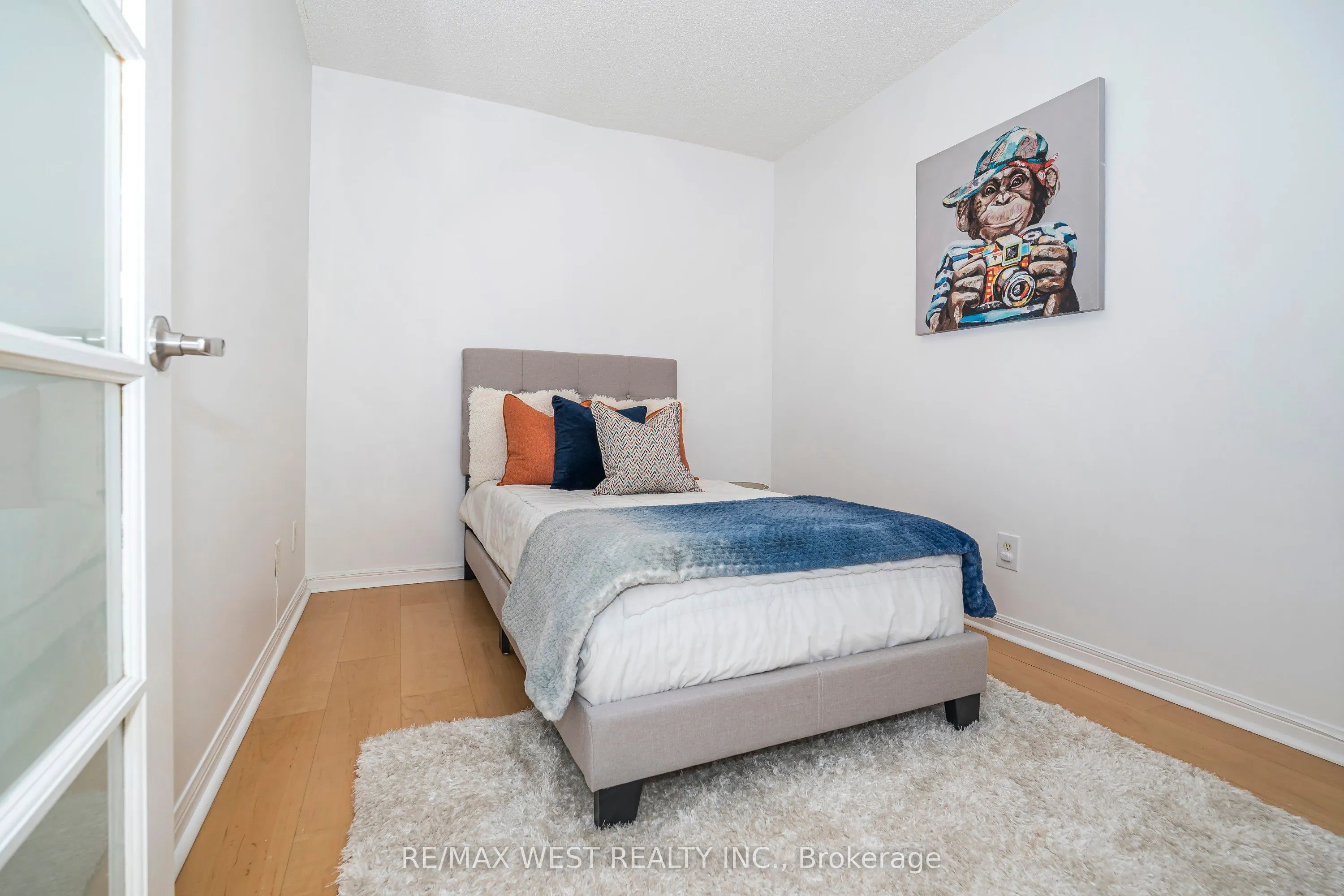 1000 King Street W, #209