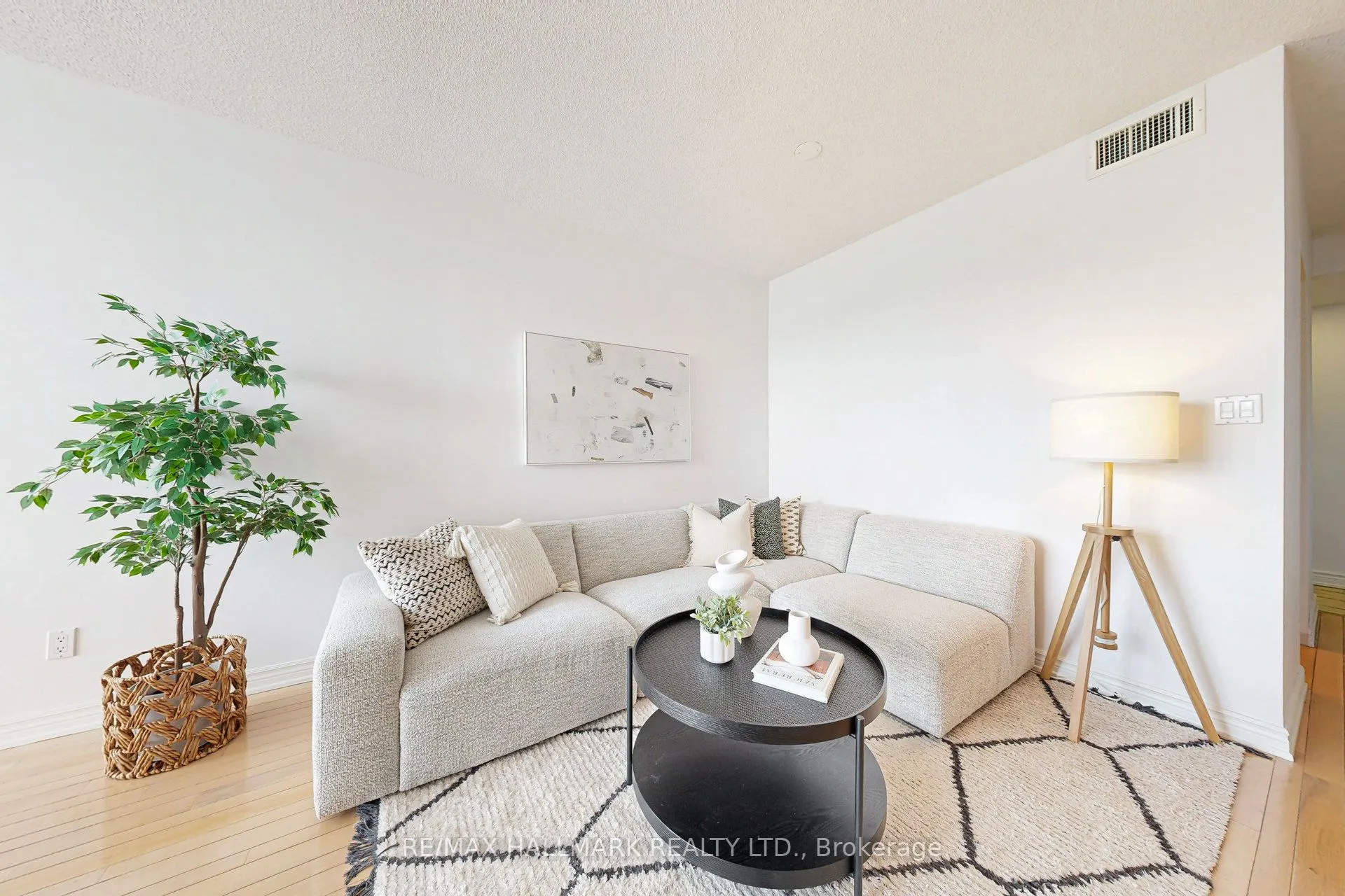 65 Scadding Avenue, #924