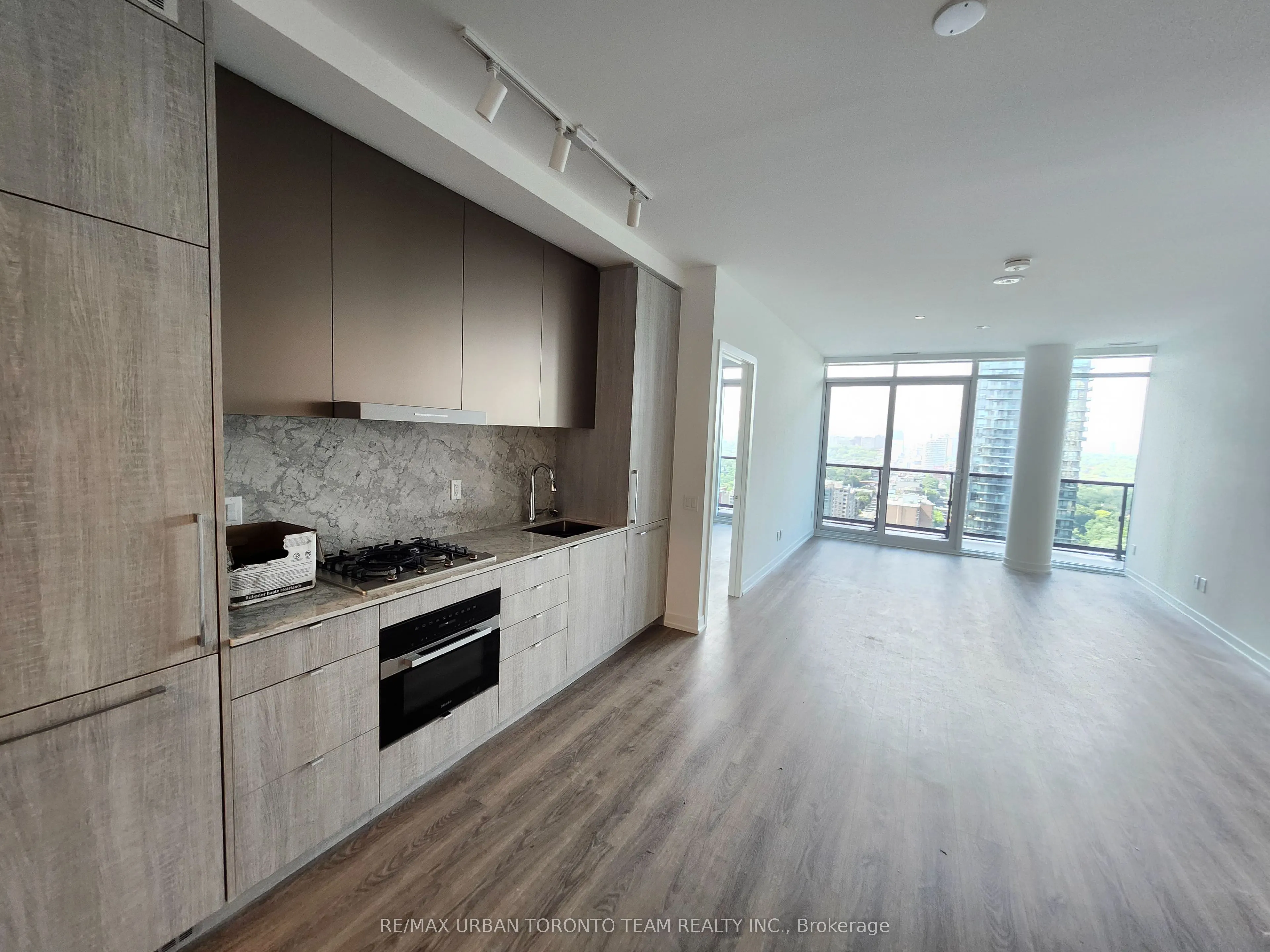 771 Yonge Street, #PH05