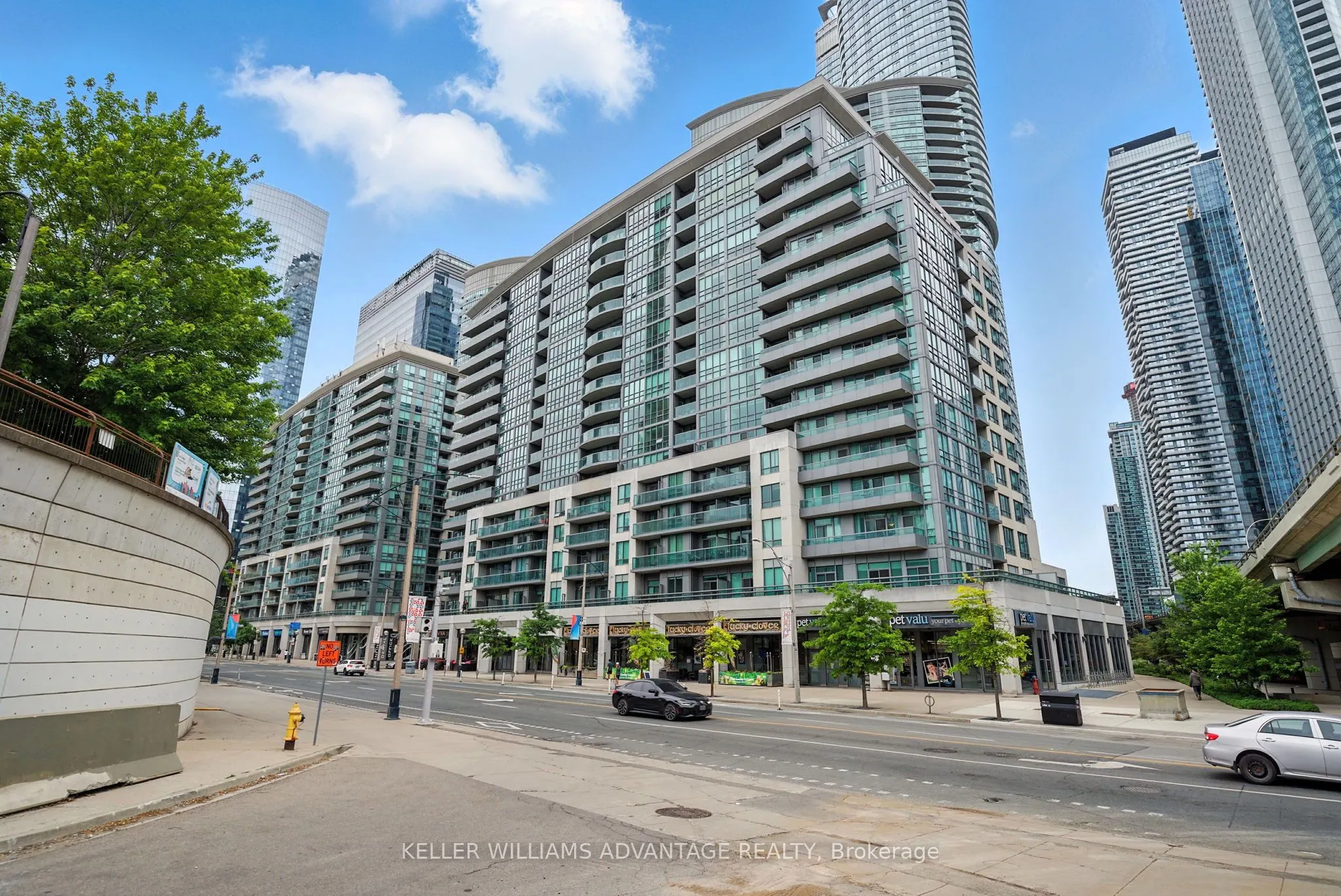25 Lower Simcoe Street, #301