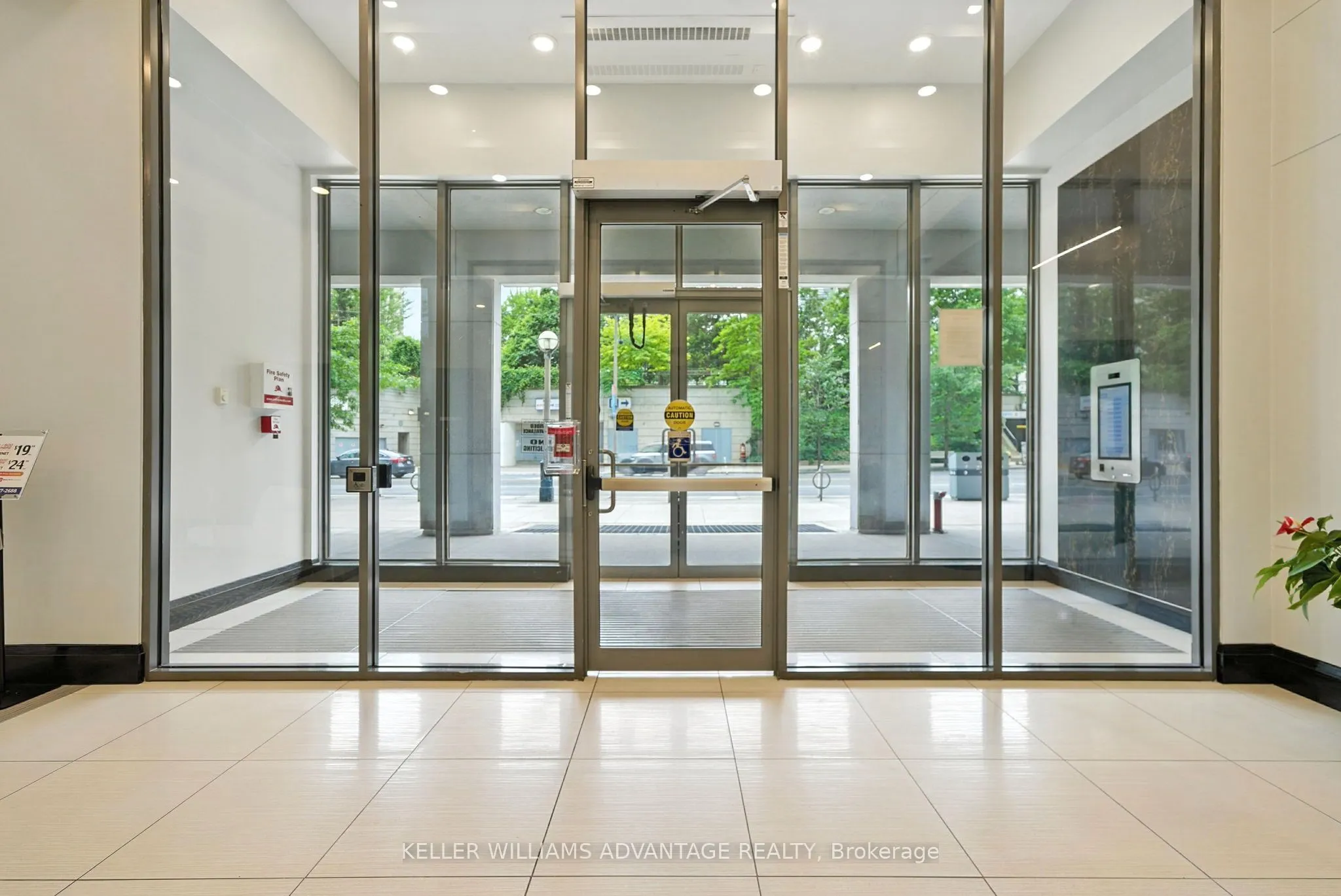 25 Lower Simcoe Street, #301