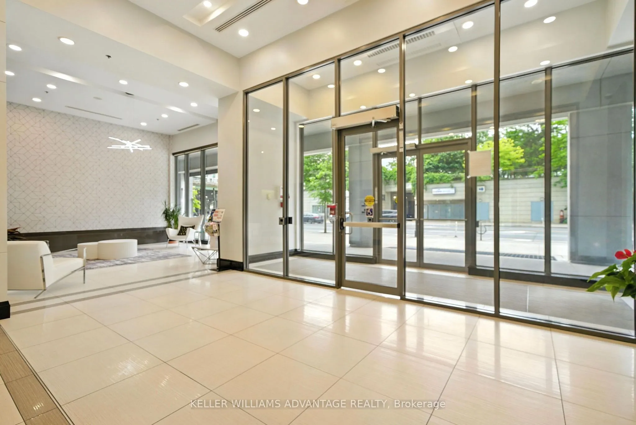25 Lower Simcoe Street, #301