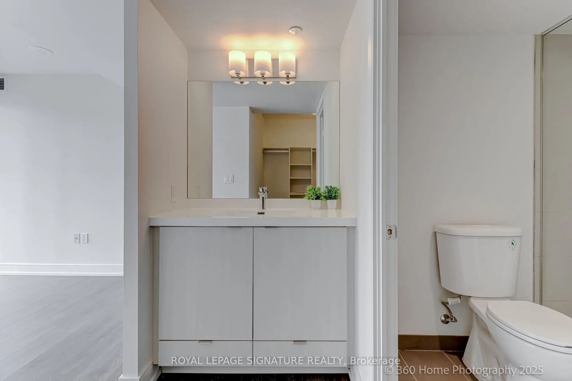 89 McGill Street, #1411