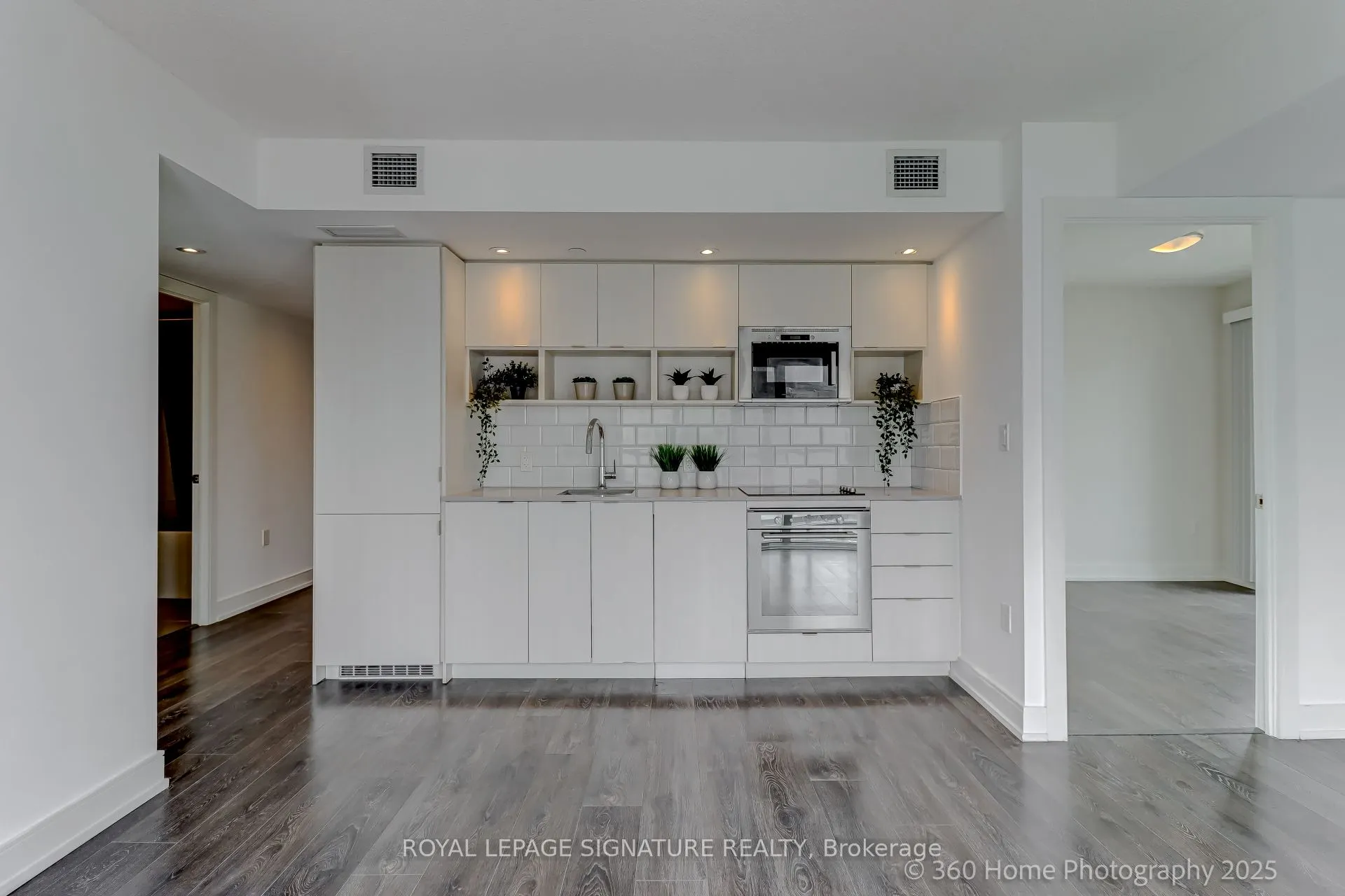 89 McGill Street, #1411
