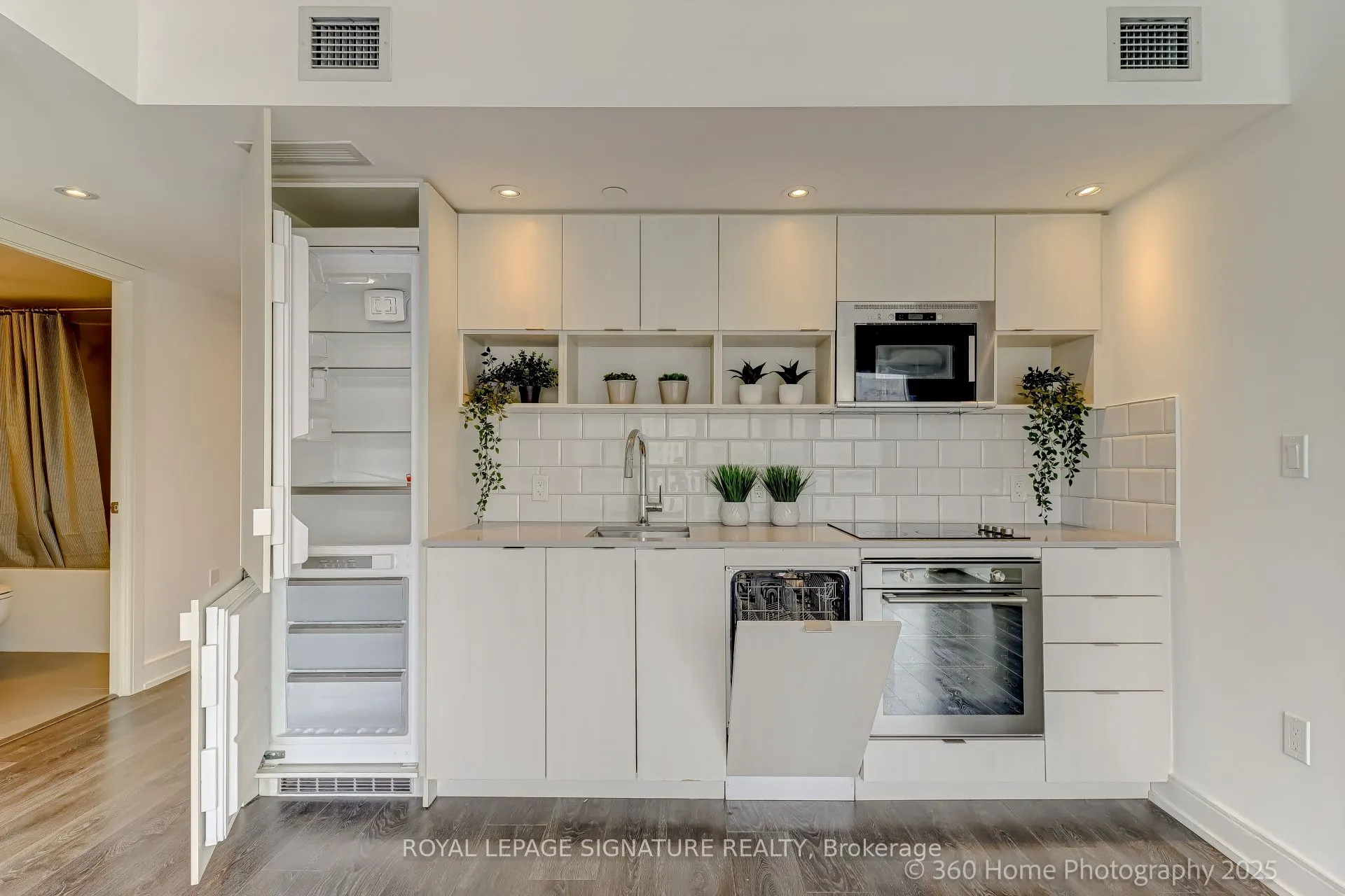 89 McGill Street, #1411