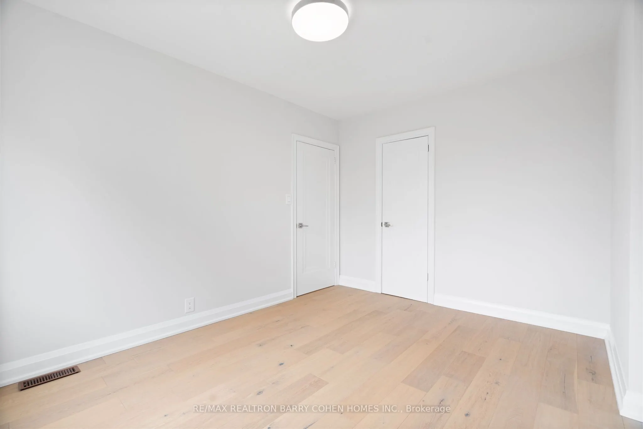 918 Eglinton Avenue E