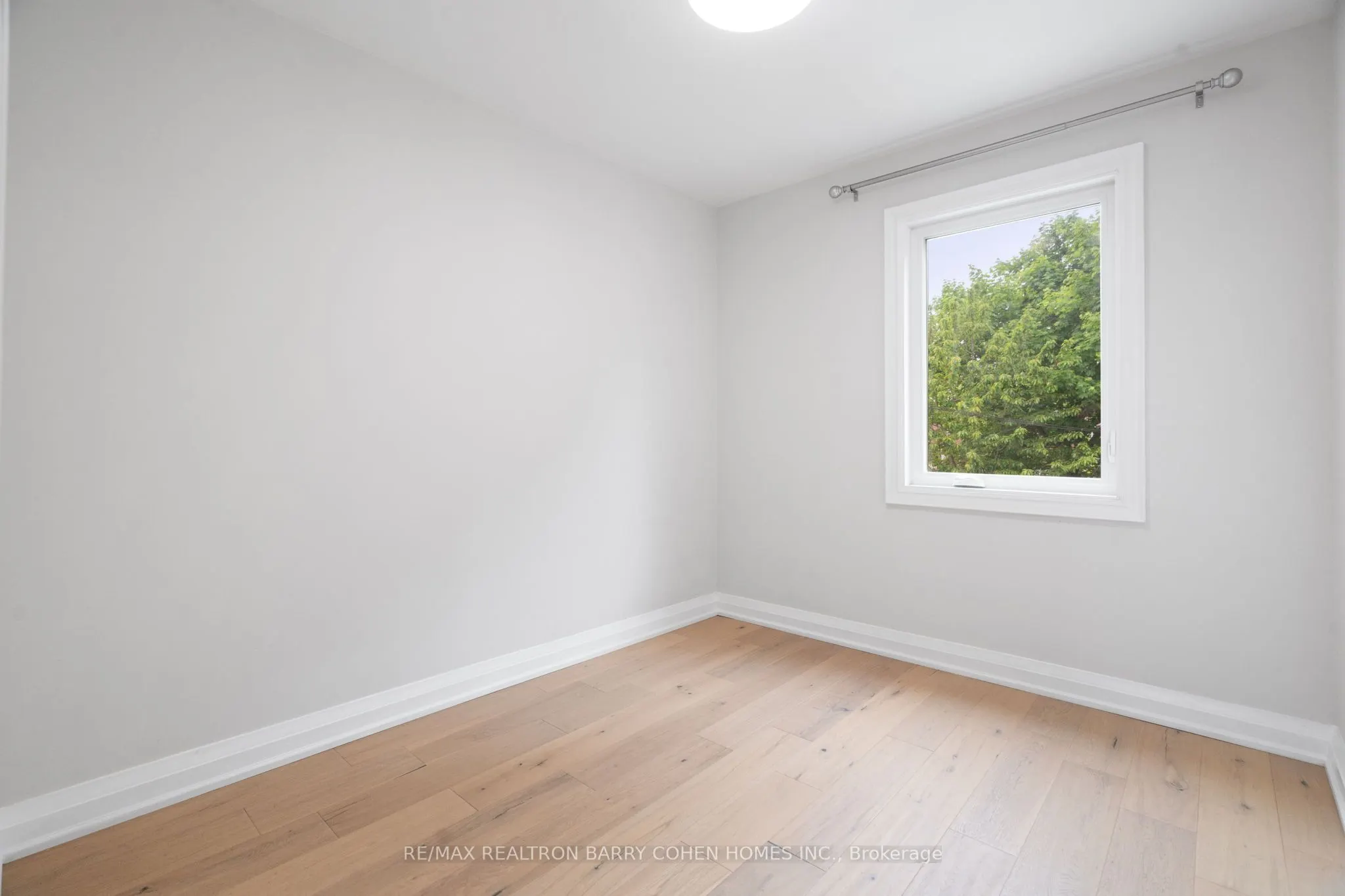 918 Eglinton Avenue E