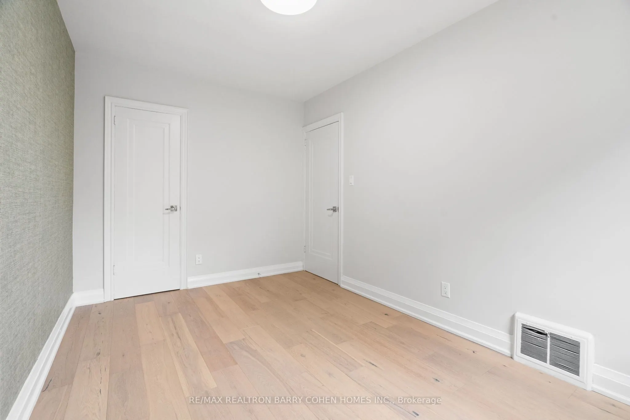 918 Eglinton Avenue E