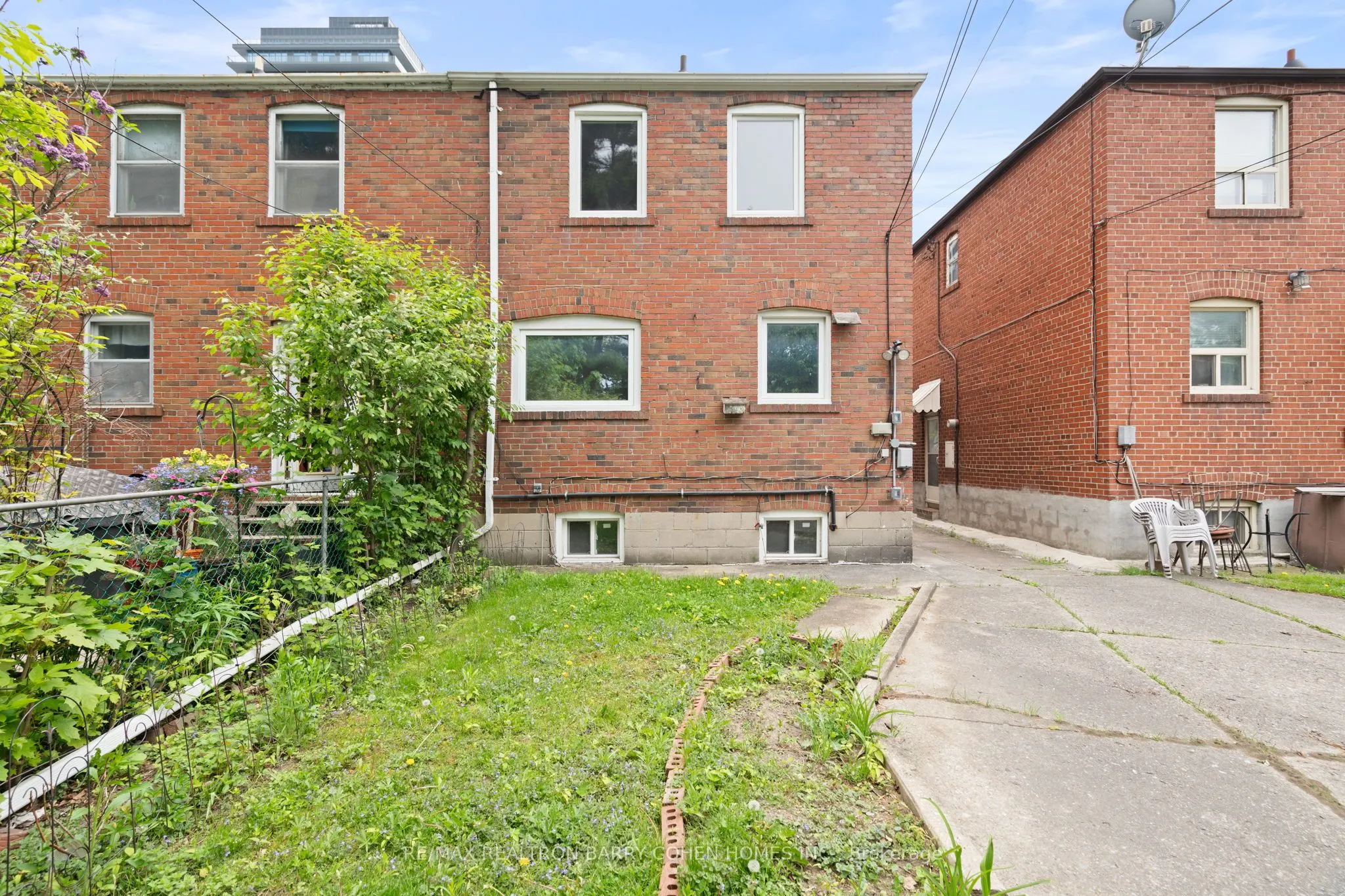 918 Eglinton Avenue E