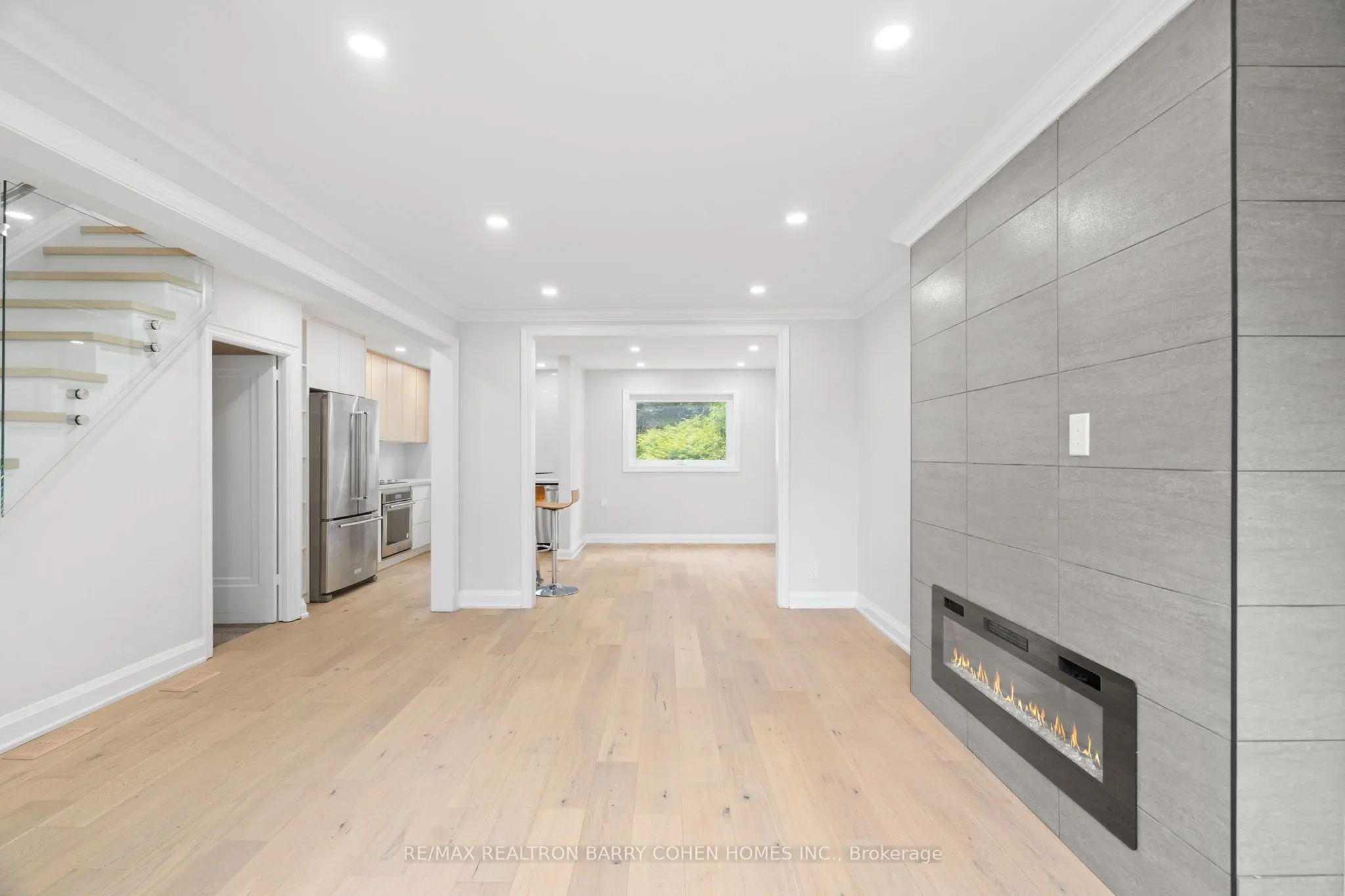 918 Eglinton Avenue E