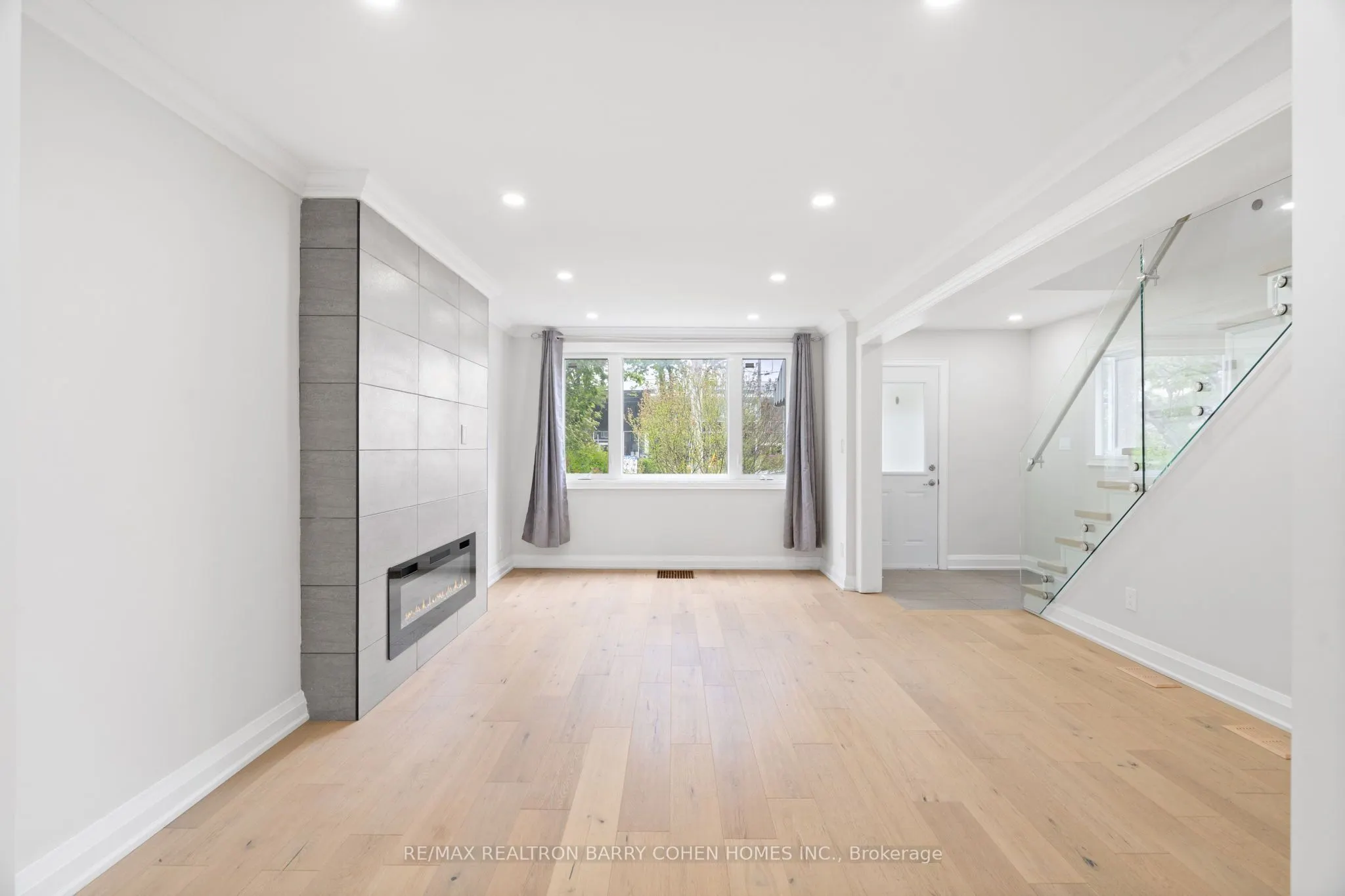 918 Eglinton Avenue E