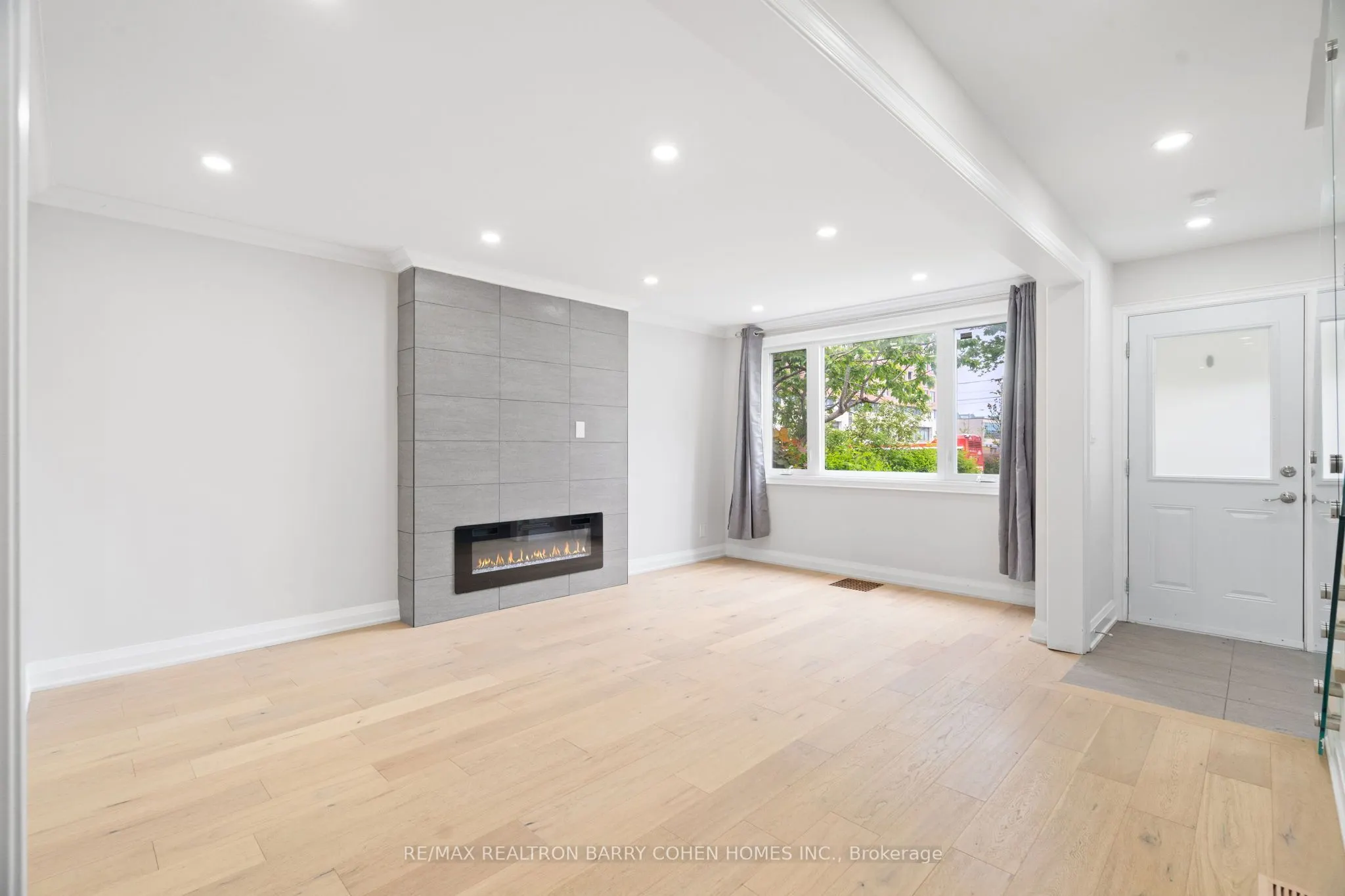 918 Eglinton Avenue E