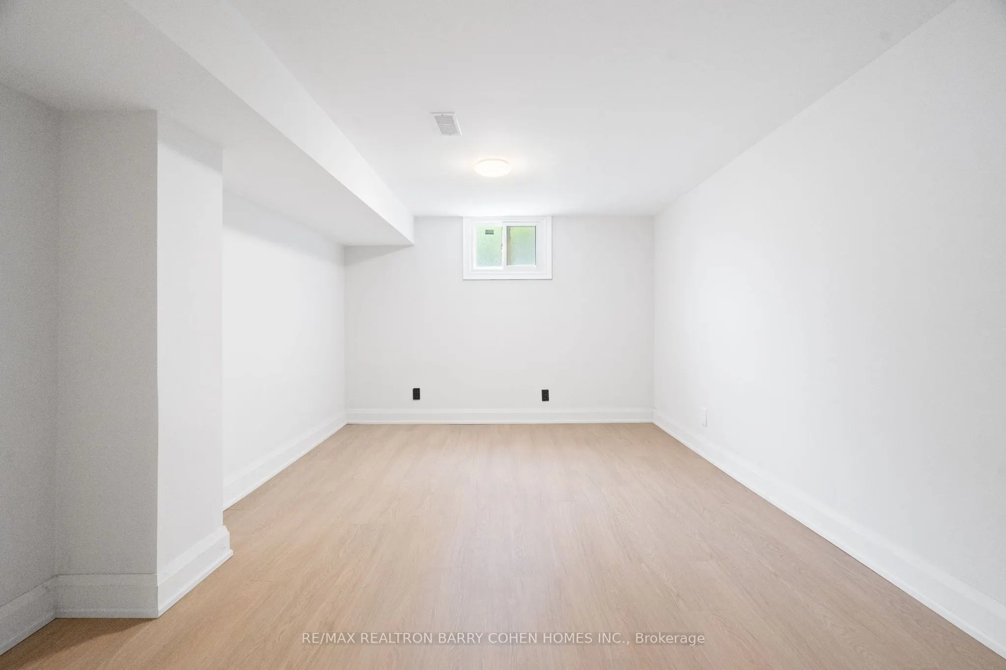 918 Eglinton Avenue E