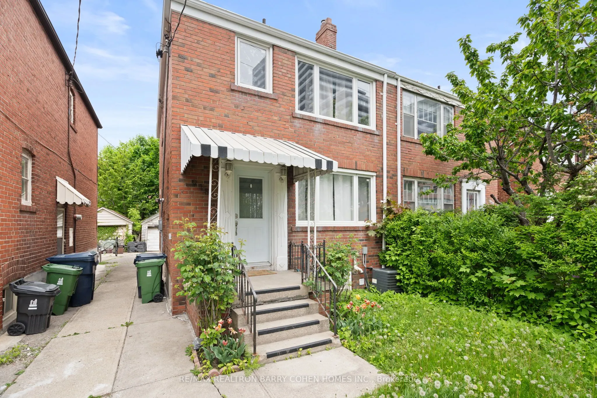 918 Eglinton Avenue E