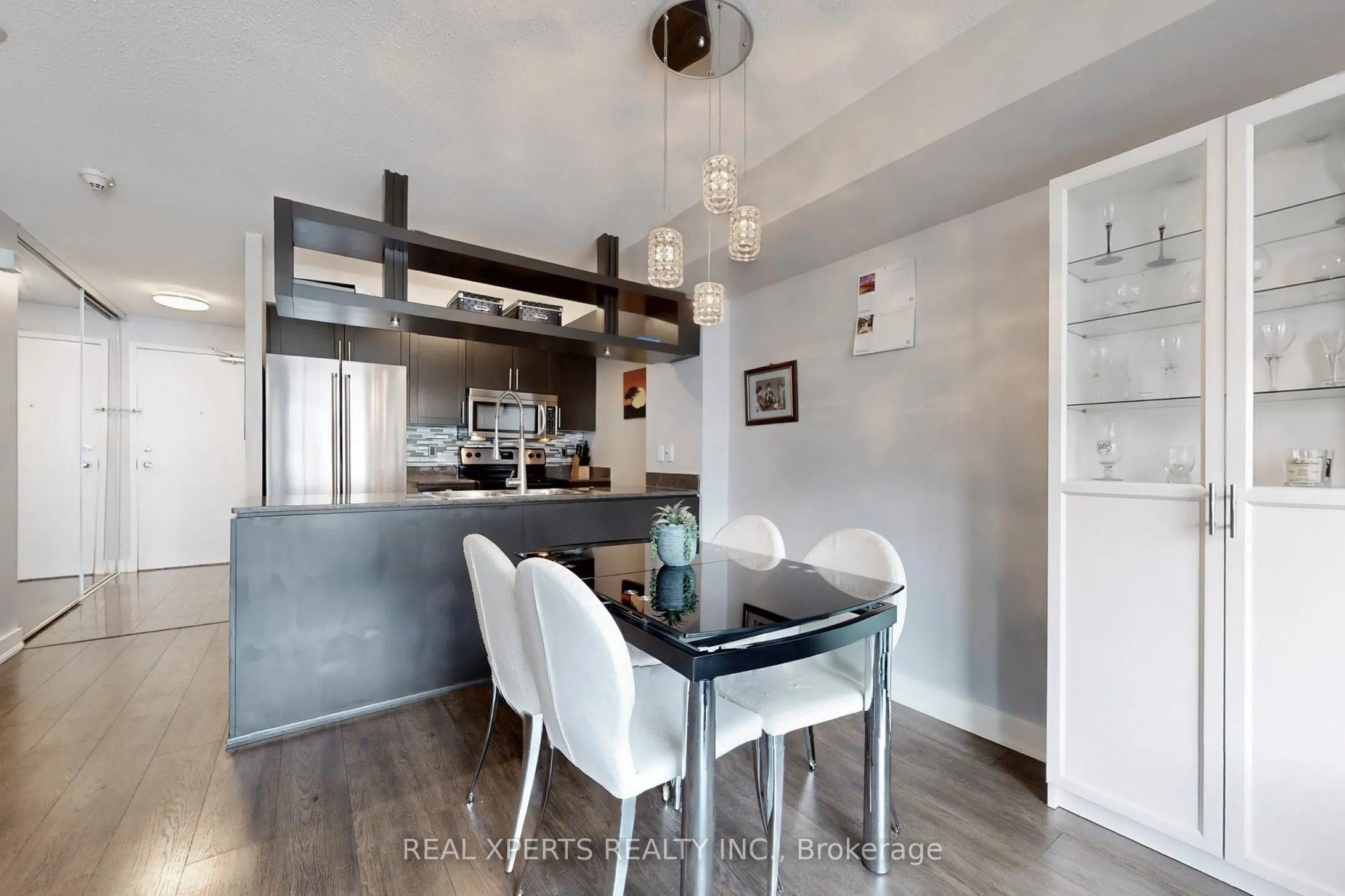 81 Navy Wharf Court, #901