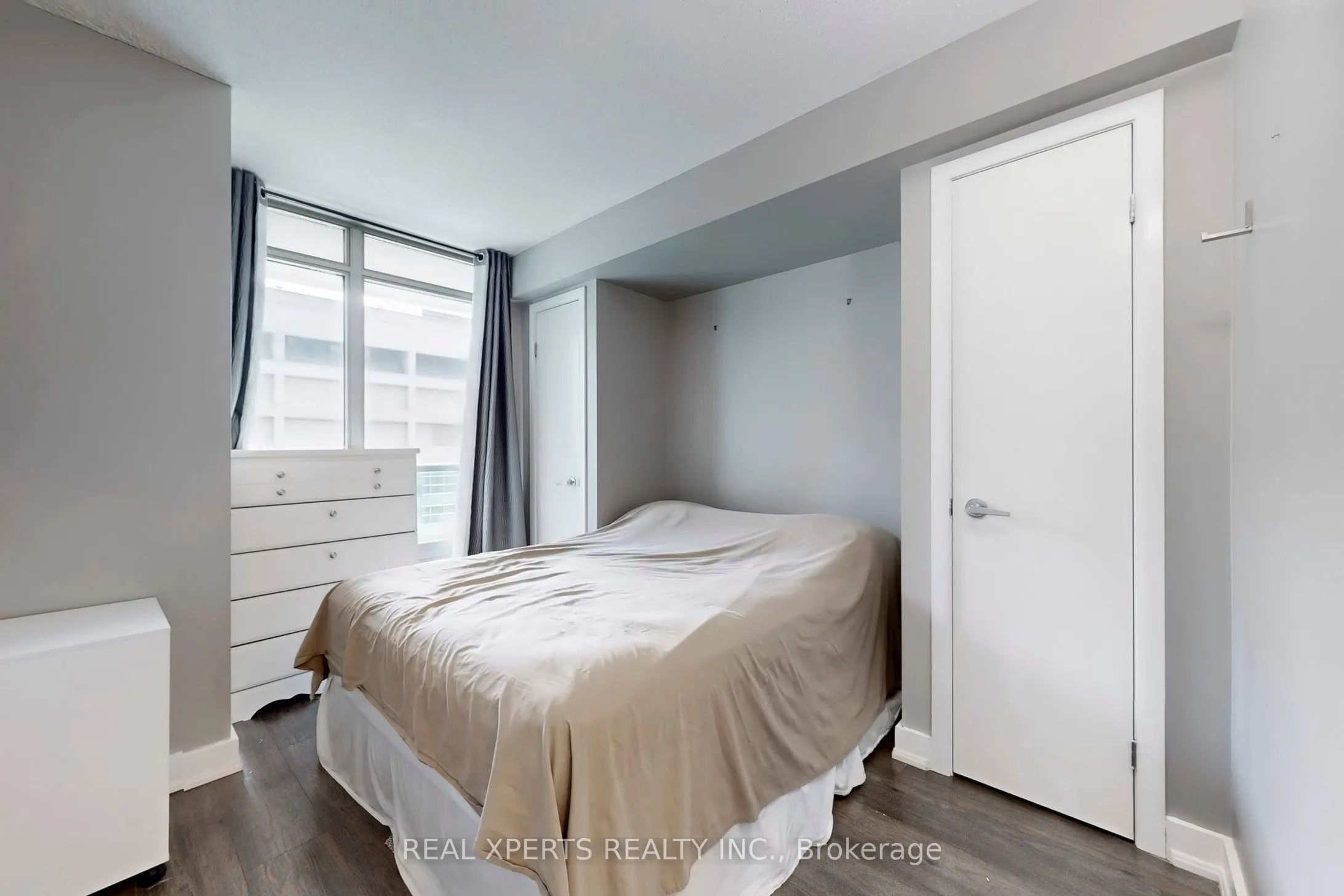 81 Navy Wharf Court, #901