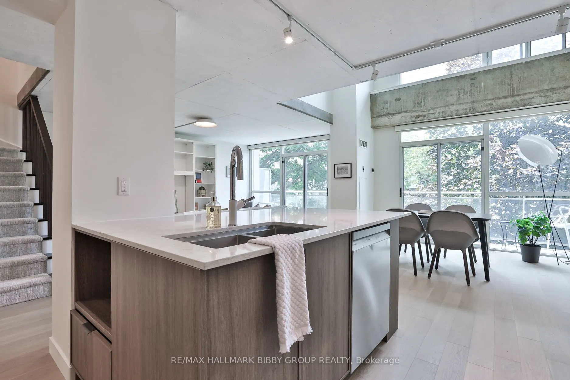 954 King Street W, #330