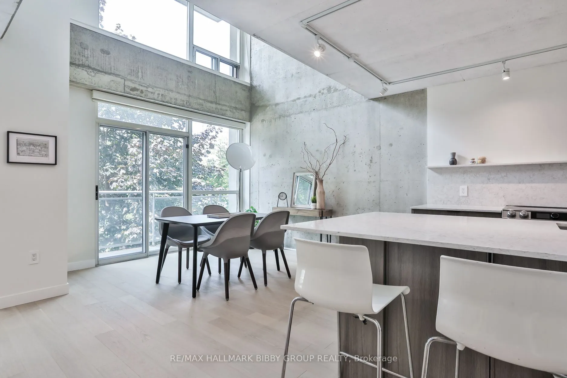 954 King Street W, #330
