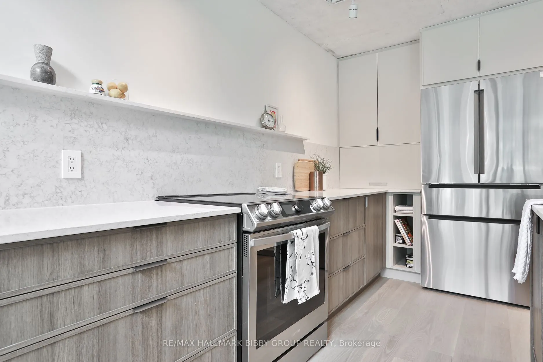 954 King Street W, #330